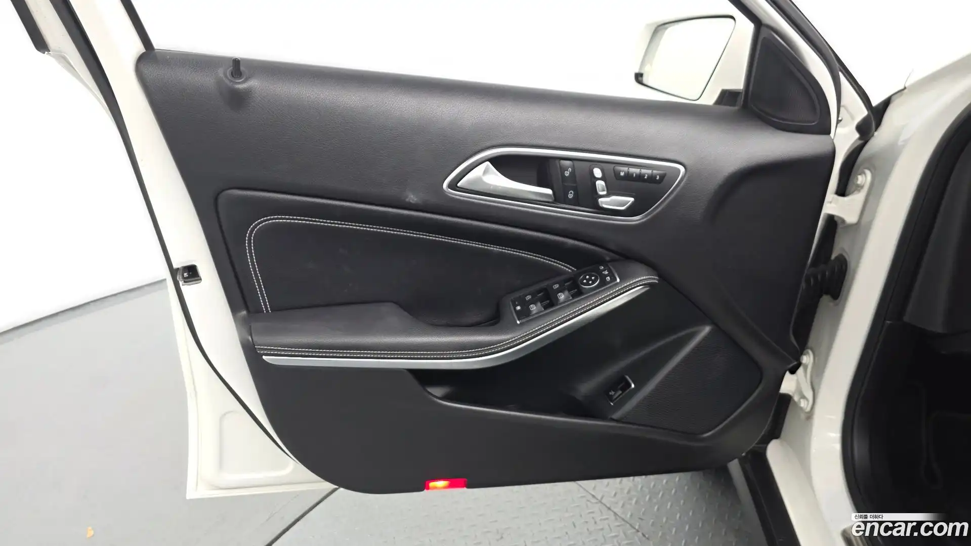 GLA-Class Mercedes-Benz 2019.2-INNER-034
