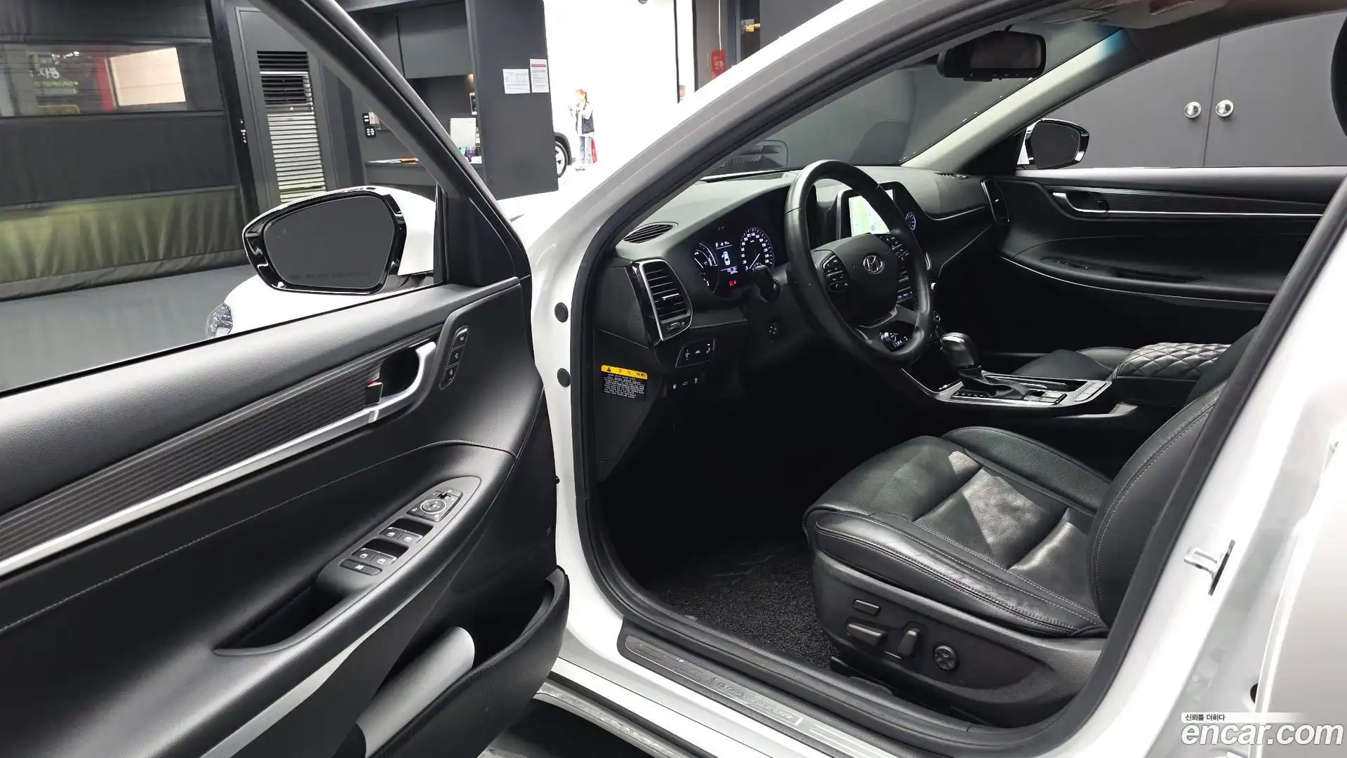 Grandeur Hyundai 2019.2-INNER-010