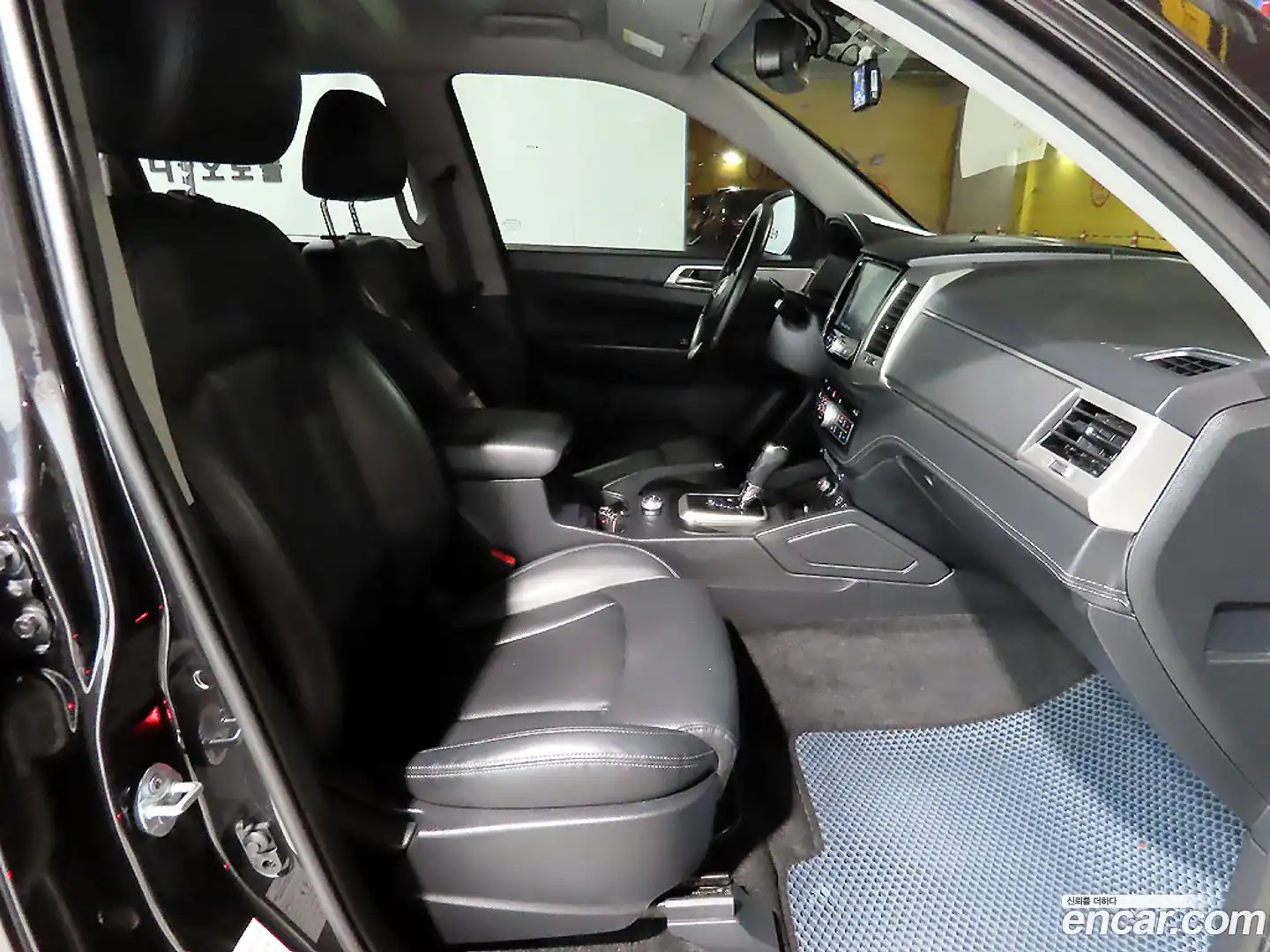 Rexton KG Mobility 2018.8-INNER-008