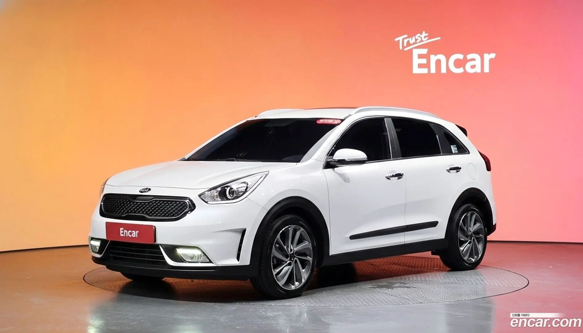 Main__Slider__Photo:Niro Kia 2016.4-0