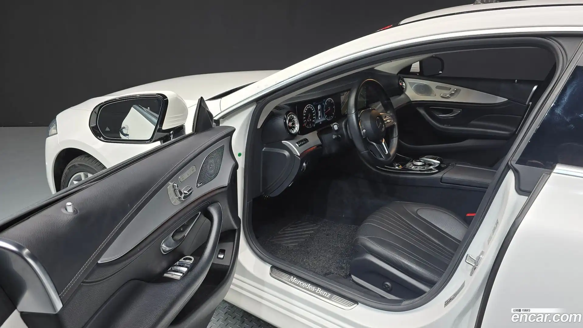 CLS-Class Mercedes-Benz 2018.11-INNER-010