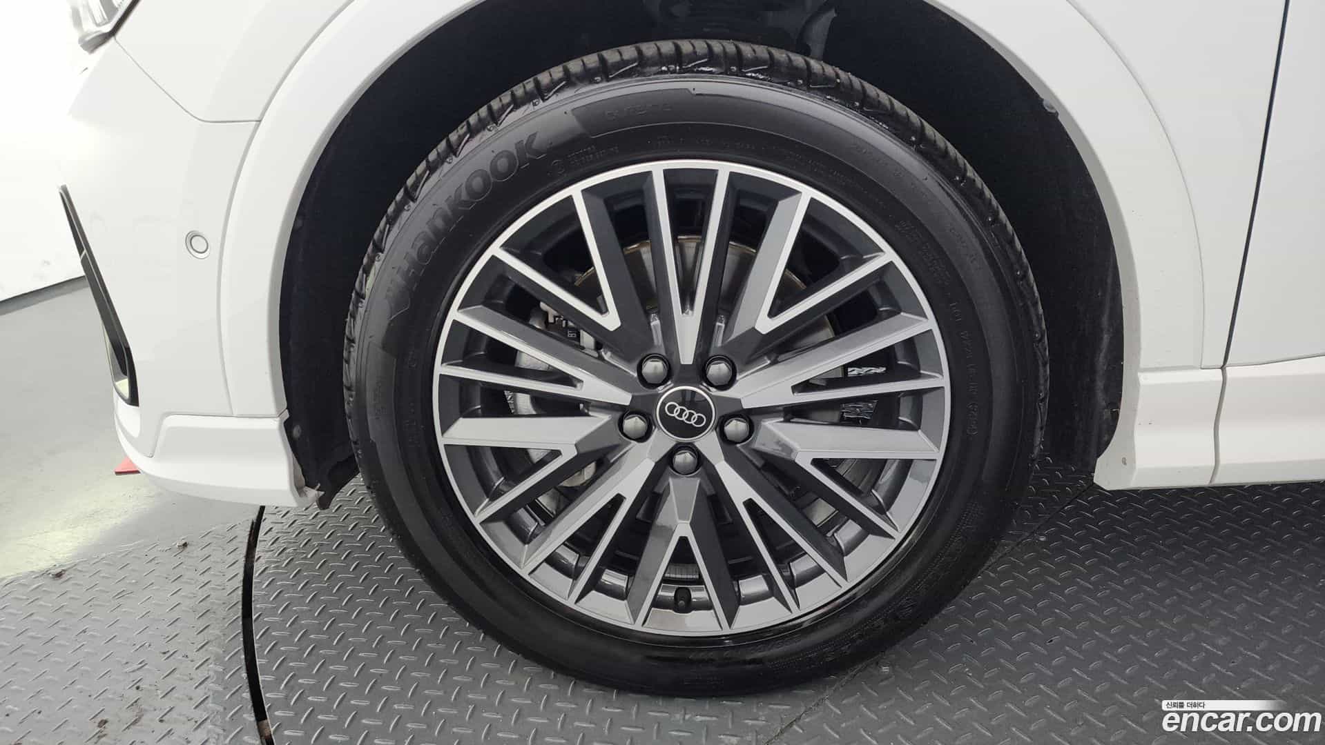 Q3 Audi 2025.2-OUTER-005
