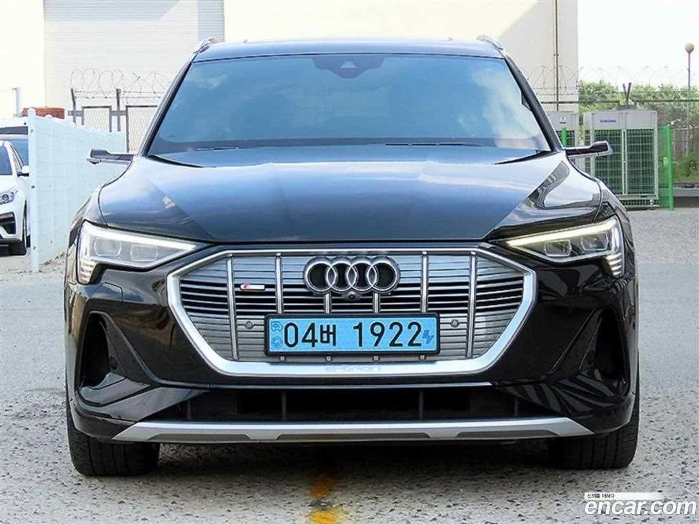 e-tron Audi 2021.10-OUTER-001