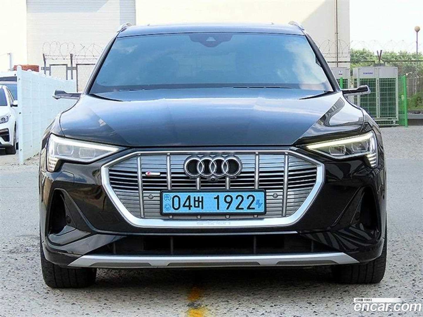Main__Slider__Photo:e-tron Audi 2021.10-0