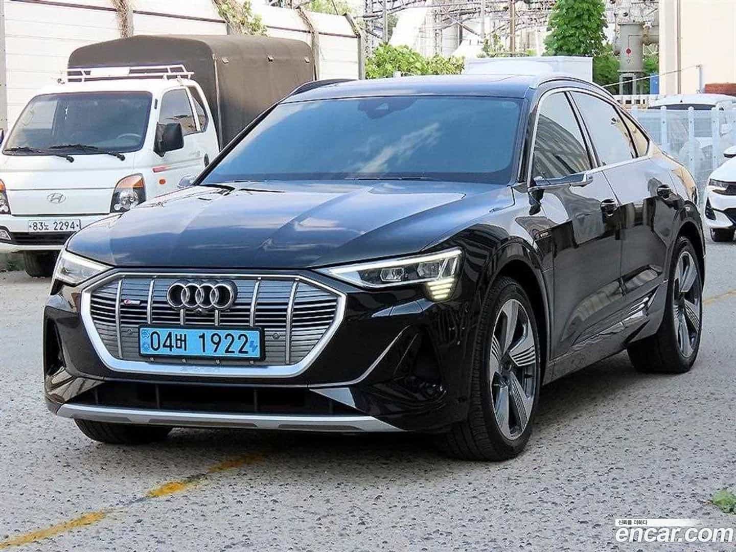 e-tron Audi 2021.10-OUTER-002