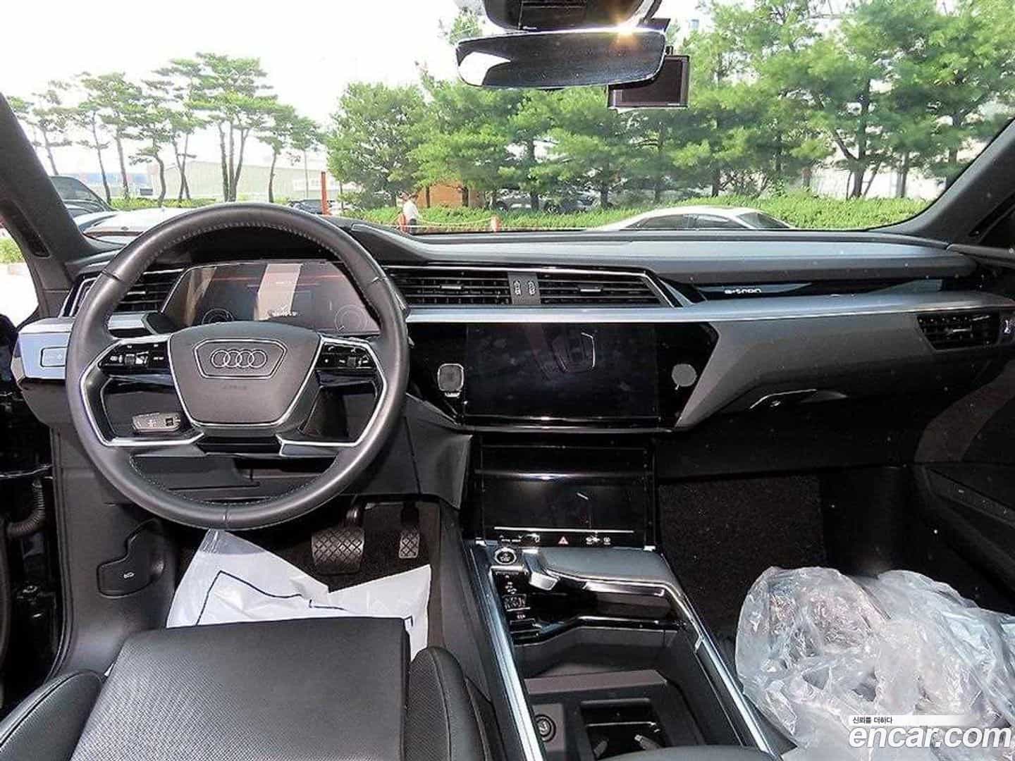 e-tron Audi 2021.10-INNER-007