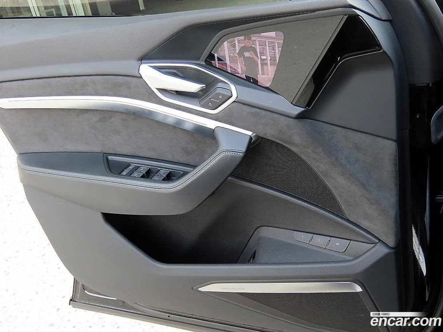 e-tron Audi 2021.10-OPTION-016