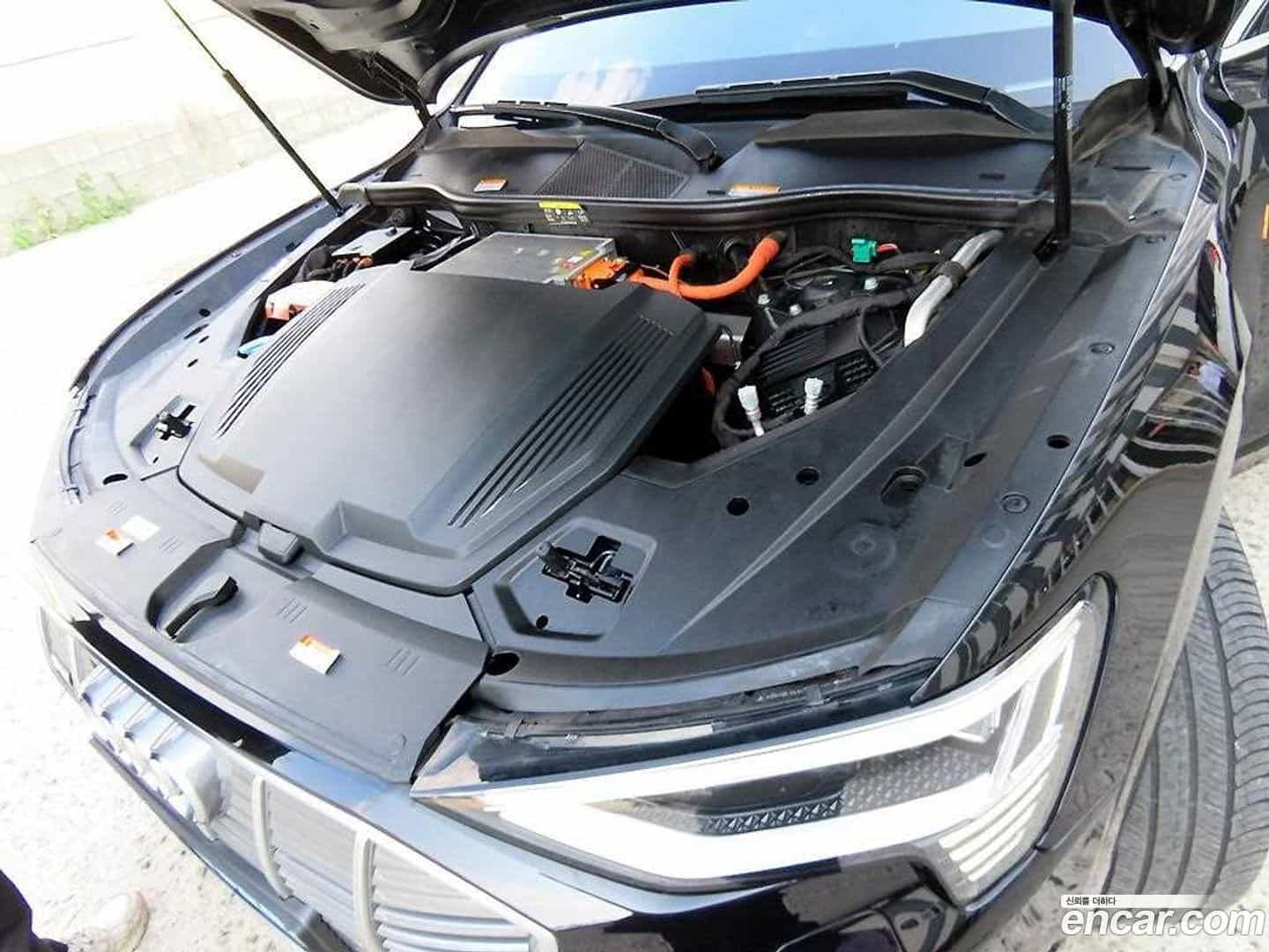 e-tron Audi 2021.10-OPTION-023