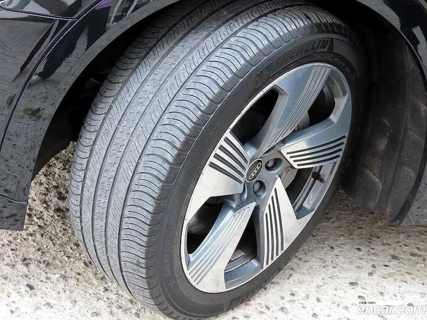 e-tron Audi 2021.10-OPTION-024