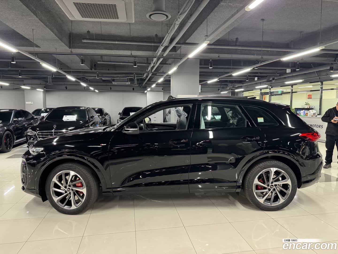 Q5 Audi 2025.11-OUTER-002