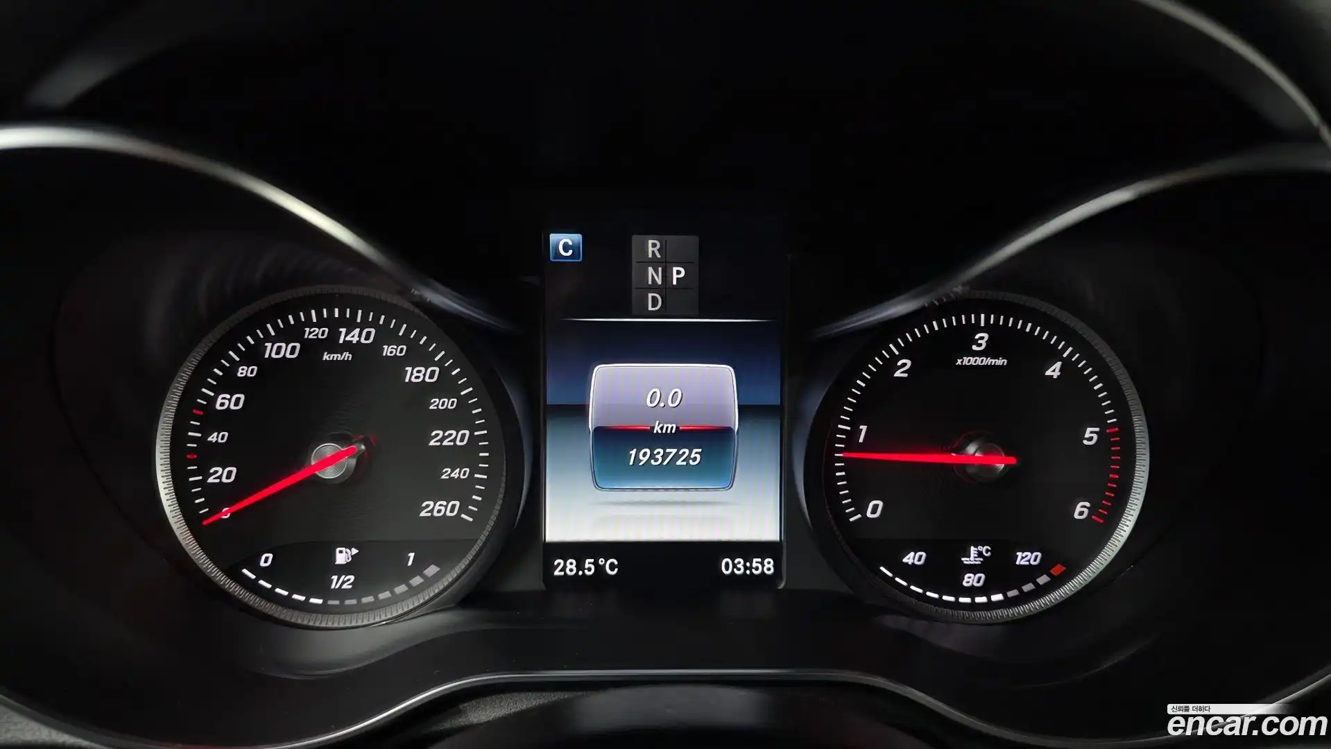 GLC-Class Mercedes-Benz 2017.8-INNER-008