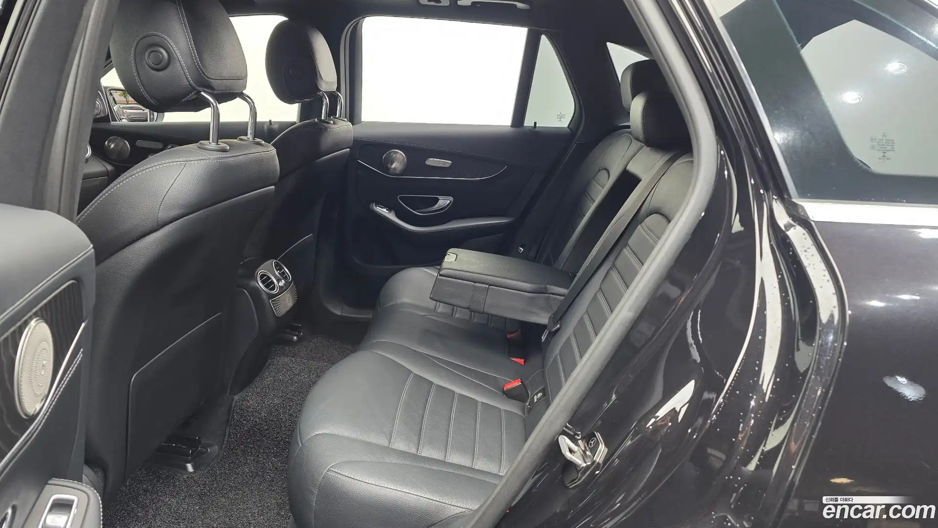 GLC-Class Mercedes-Benz 2017.8-OPTION-016