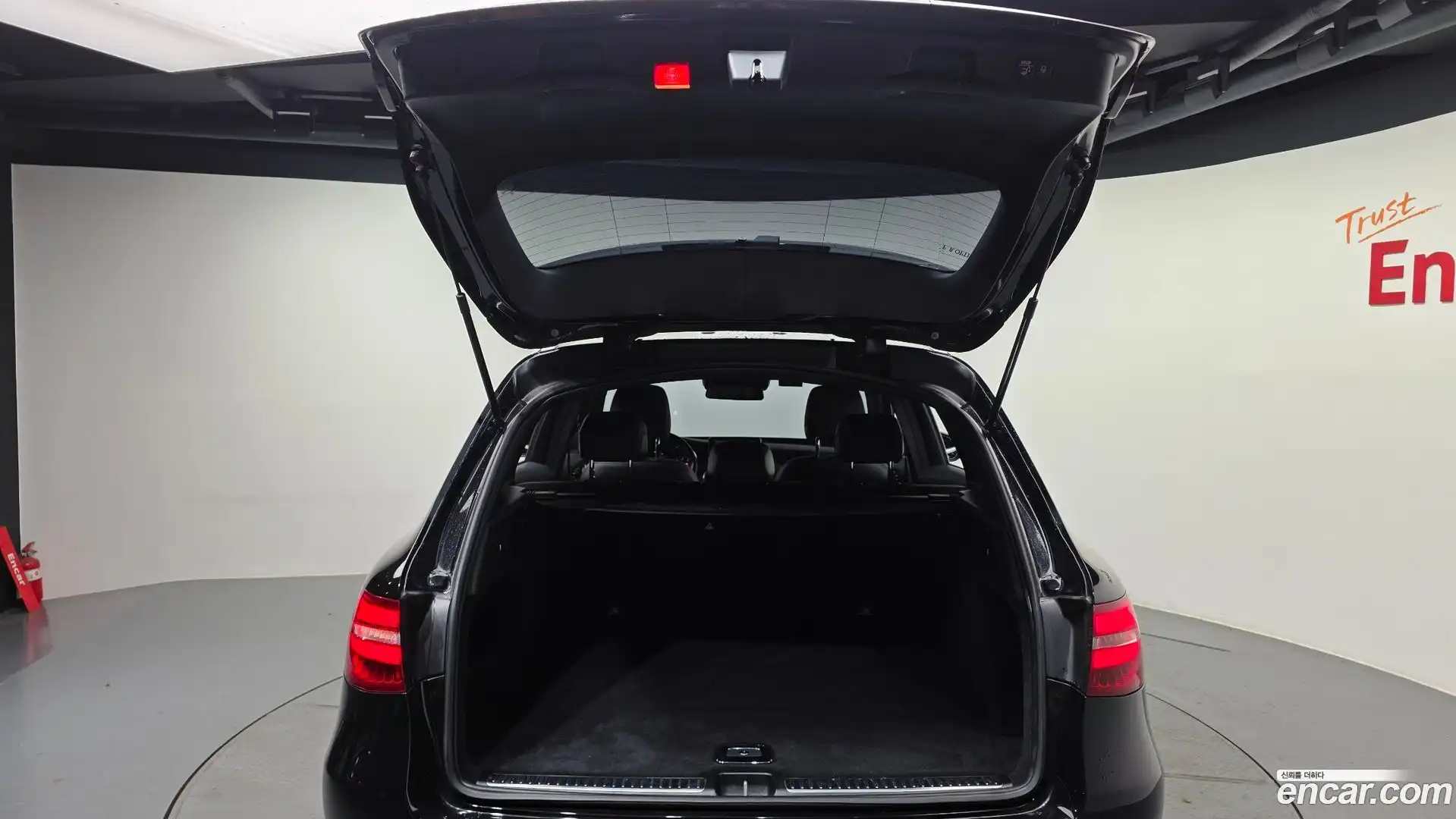 GLC-Class Mercedes-Benz 2017.8-OPTION-024