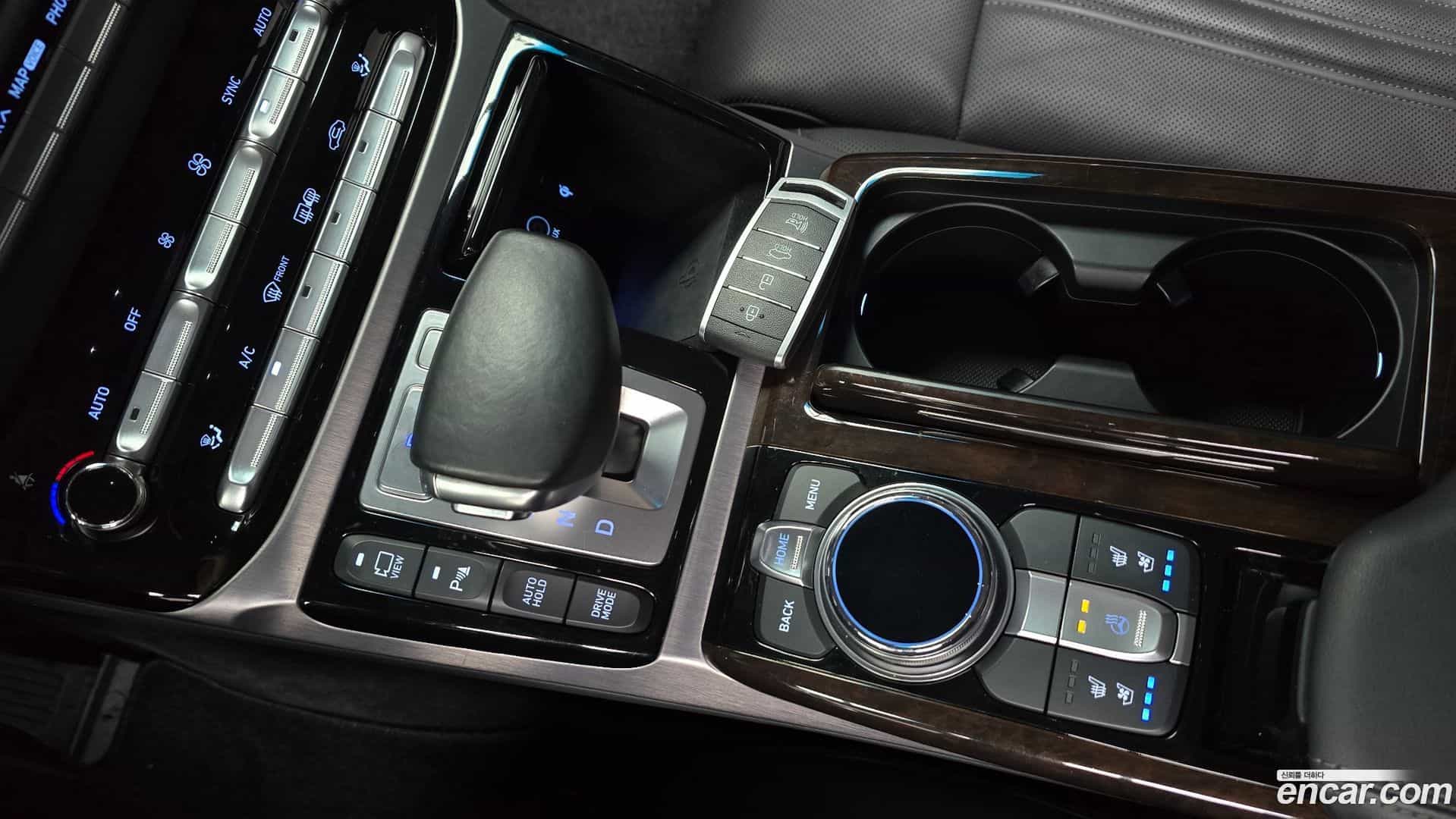 EQ900 Genesis 2017.2-INNER-009