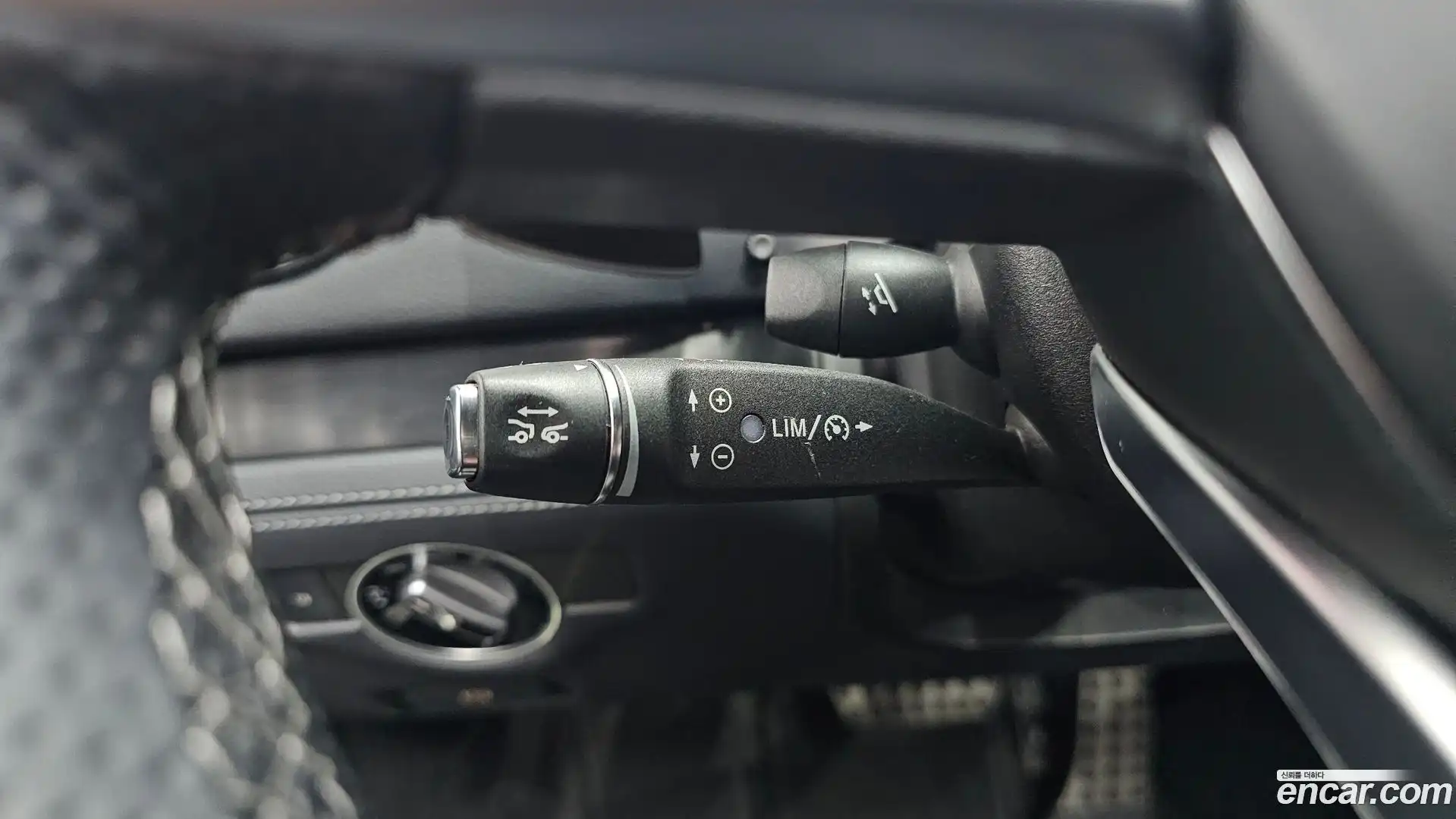 SL-Class Mercedes-Benz 2017.7-OPTION-042