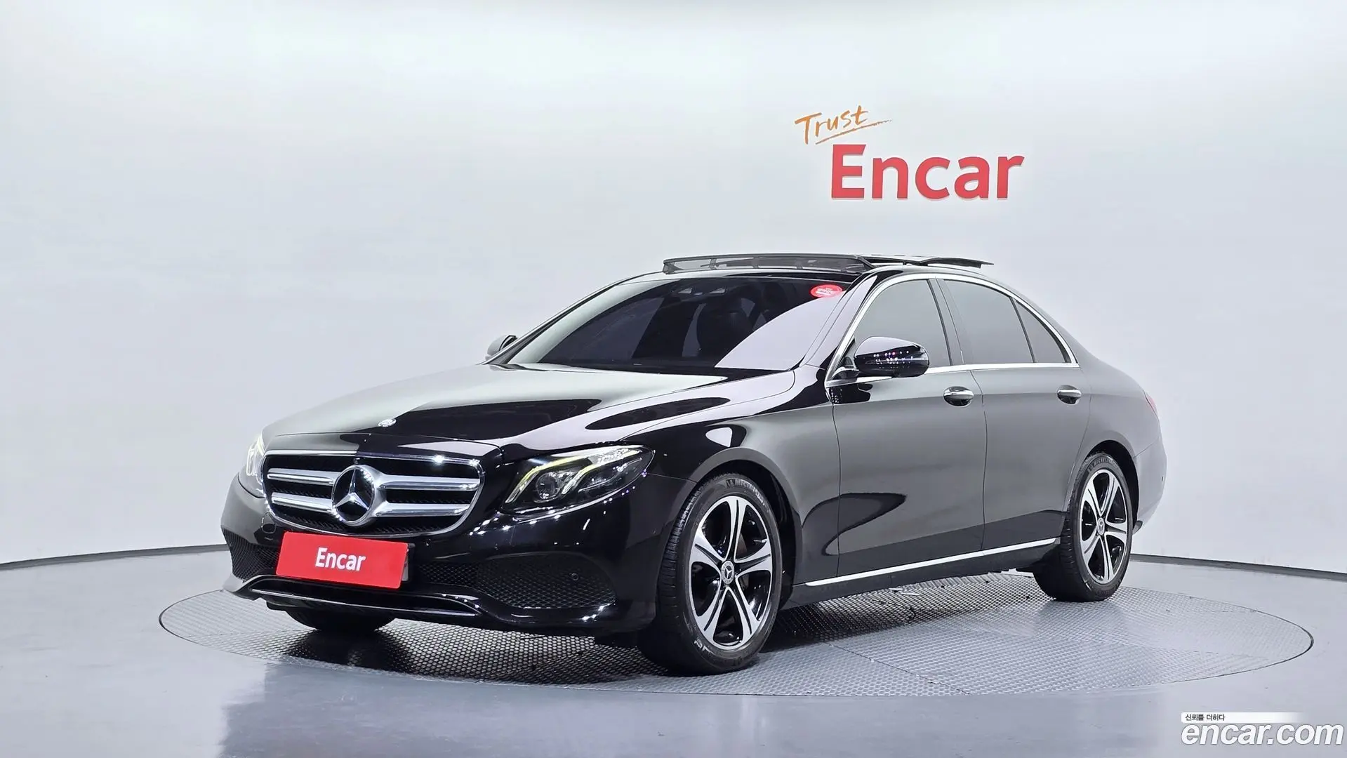 Main__Slider__Photo:E-Class Mercedes-Benz 2017.1-0
