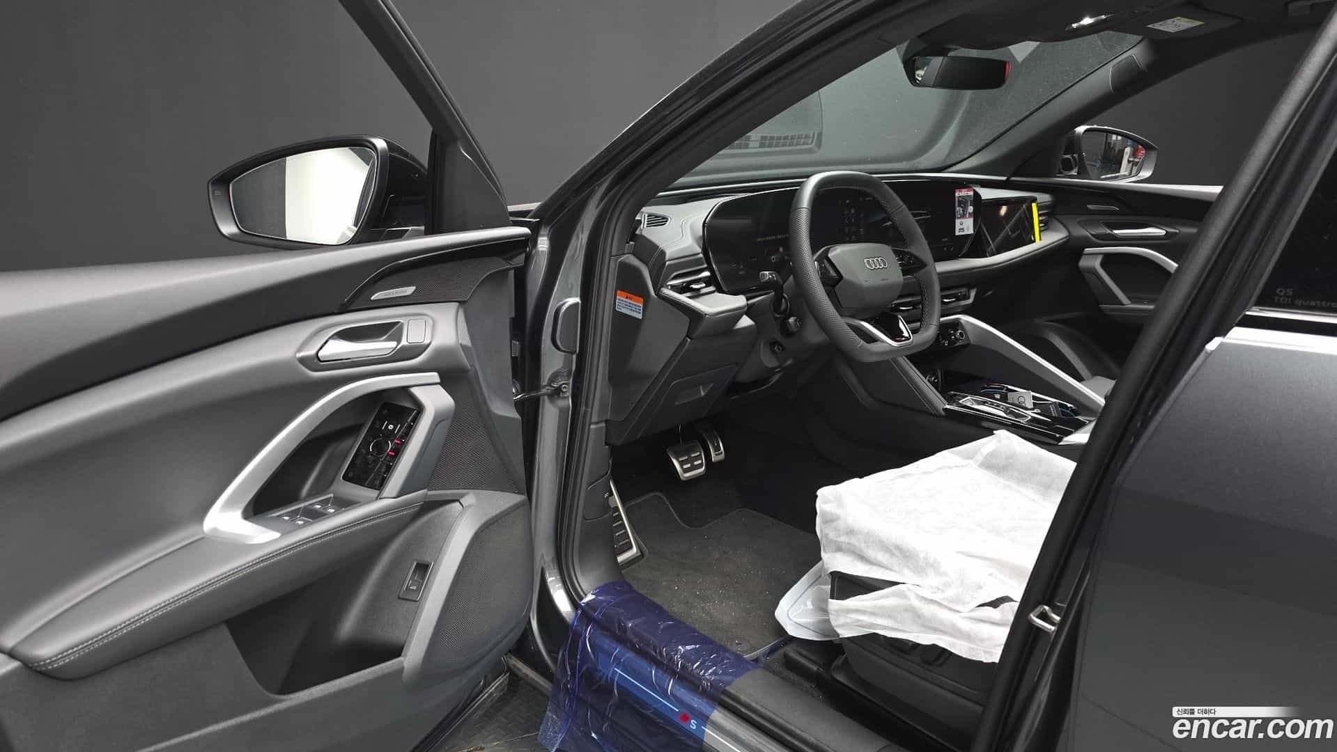 Q5 Audi 2025.11-INNER-010