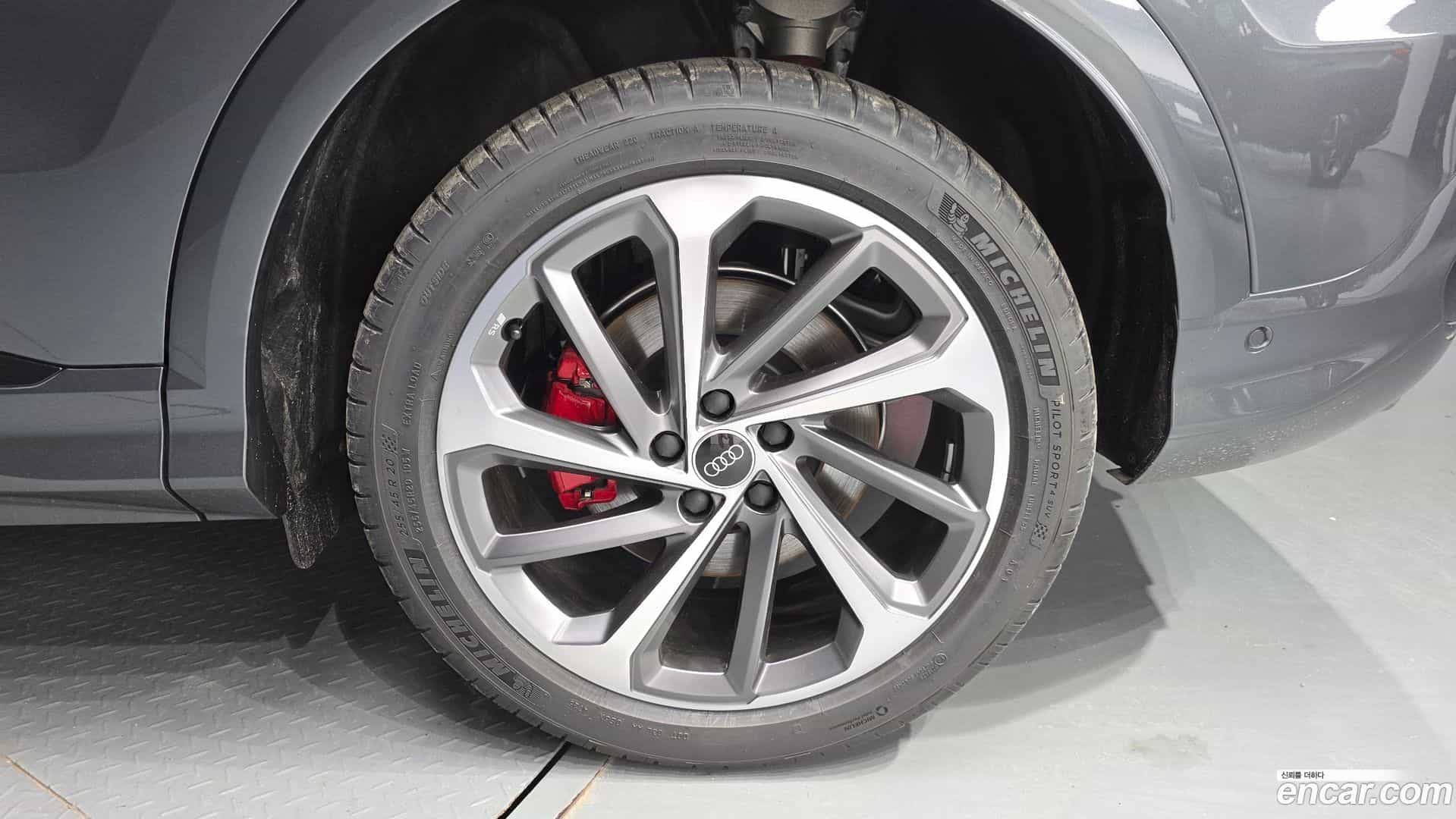 Q5 Audi 2025.11-OUTER-031