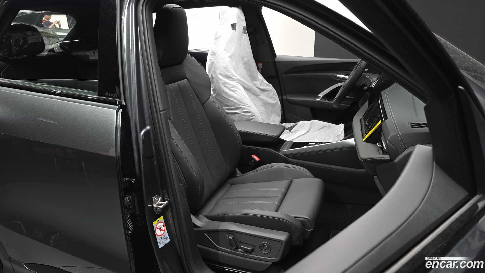 Q5 Audi 2025.11-INNER-036