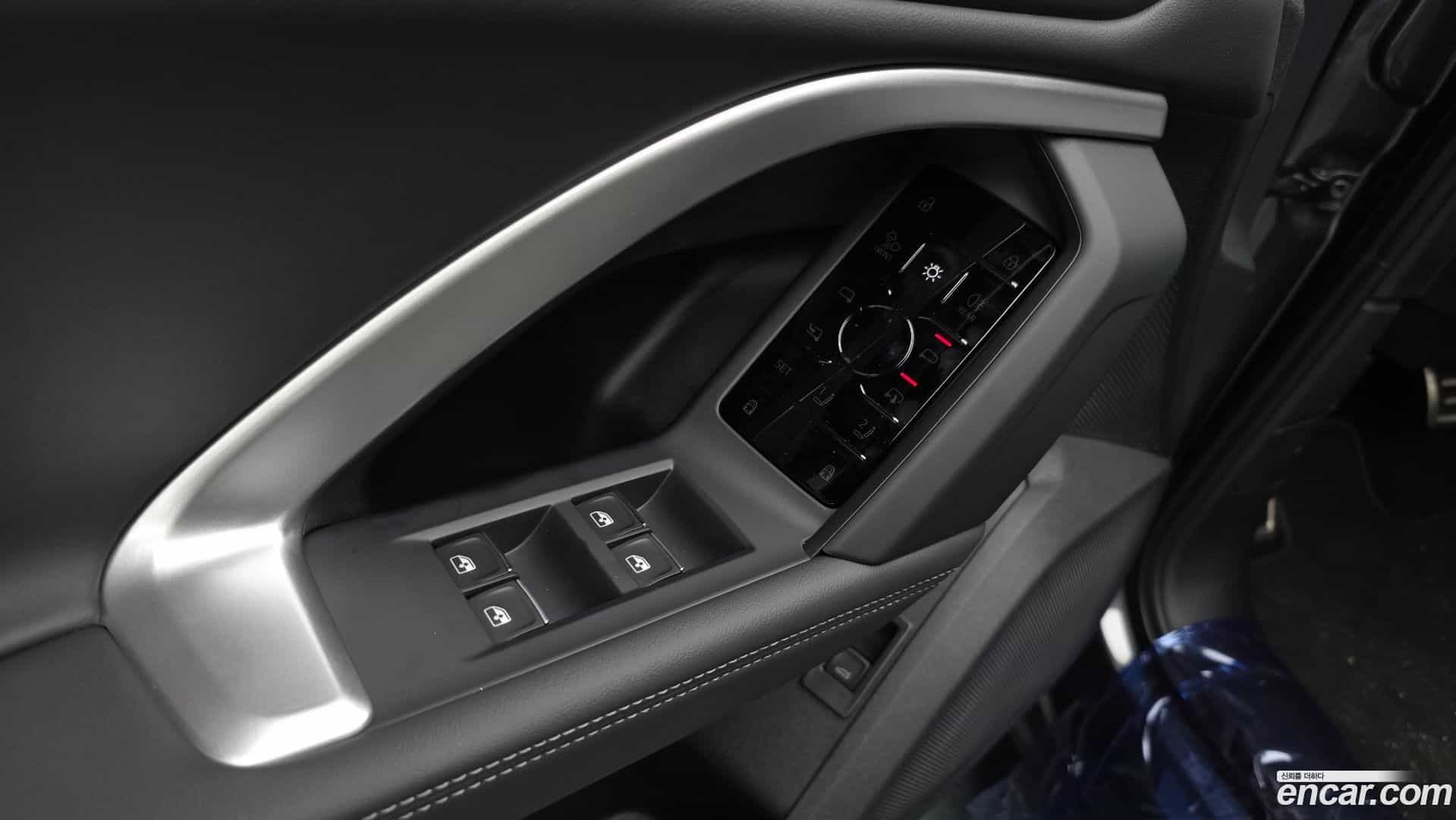 Q5 Audi 2025.11-OPTION-041