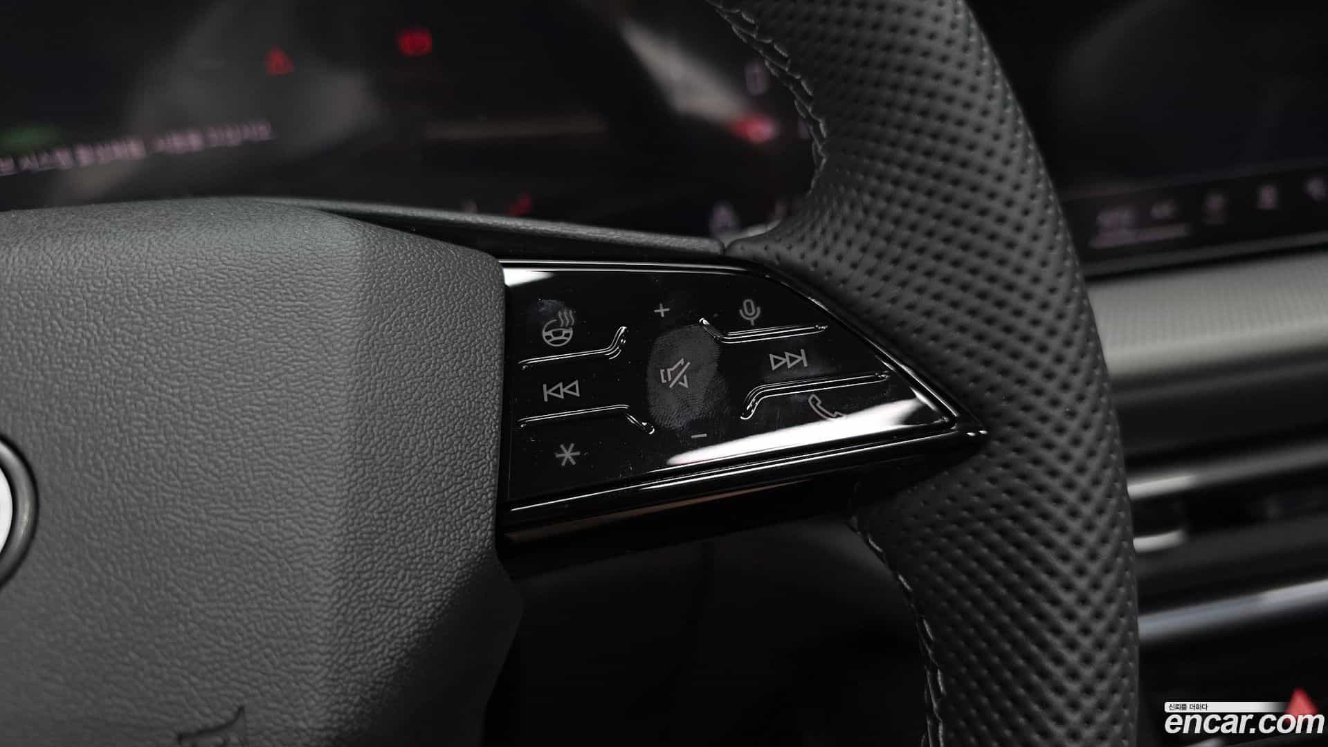 Q5 Audi 2025.11-OPTION-042