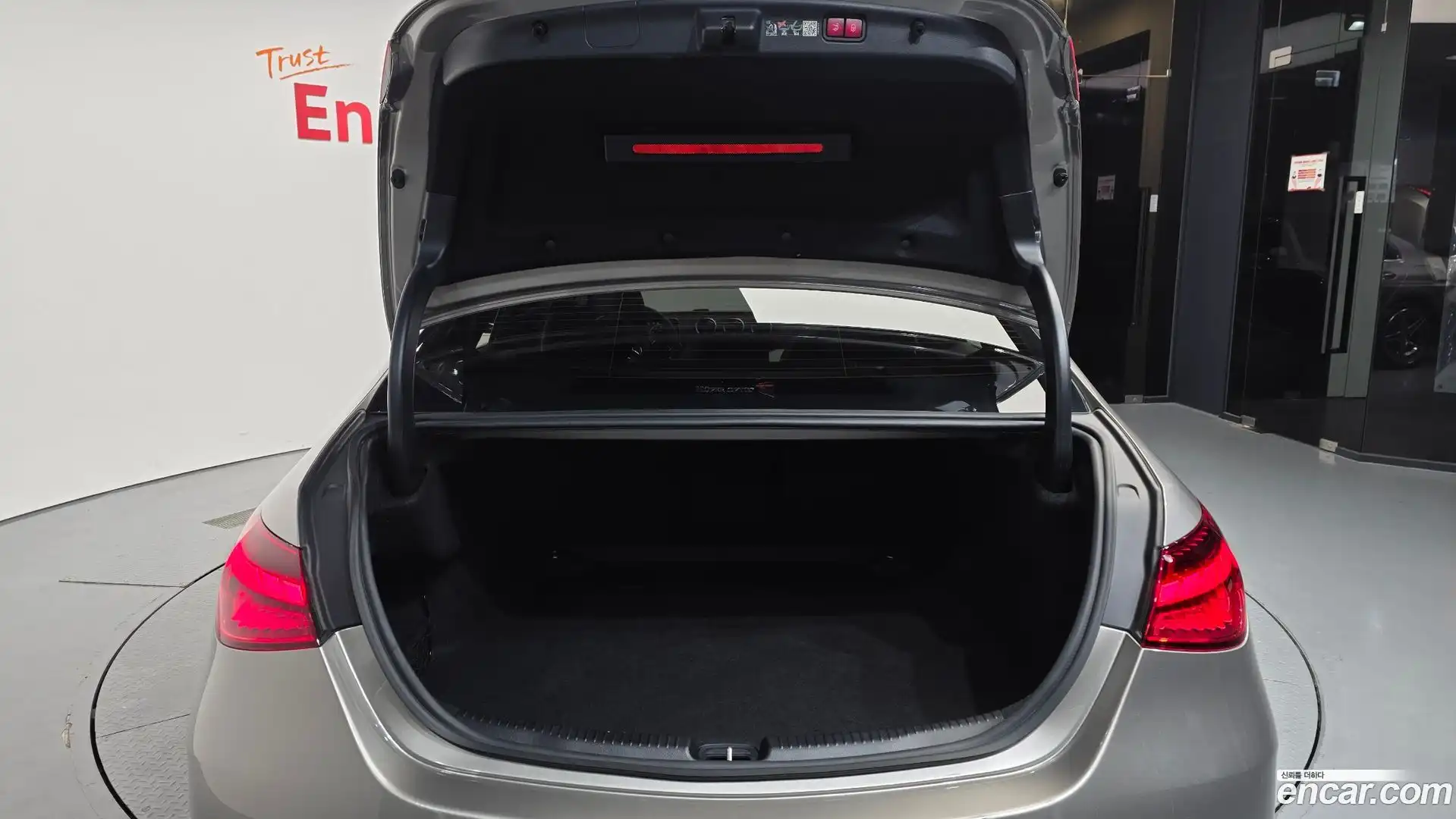 C-Class Mercedes-Benz 2024.6-OPTION-024