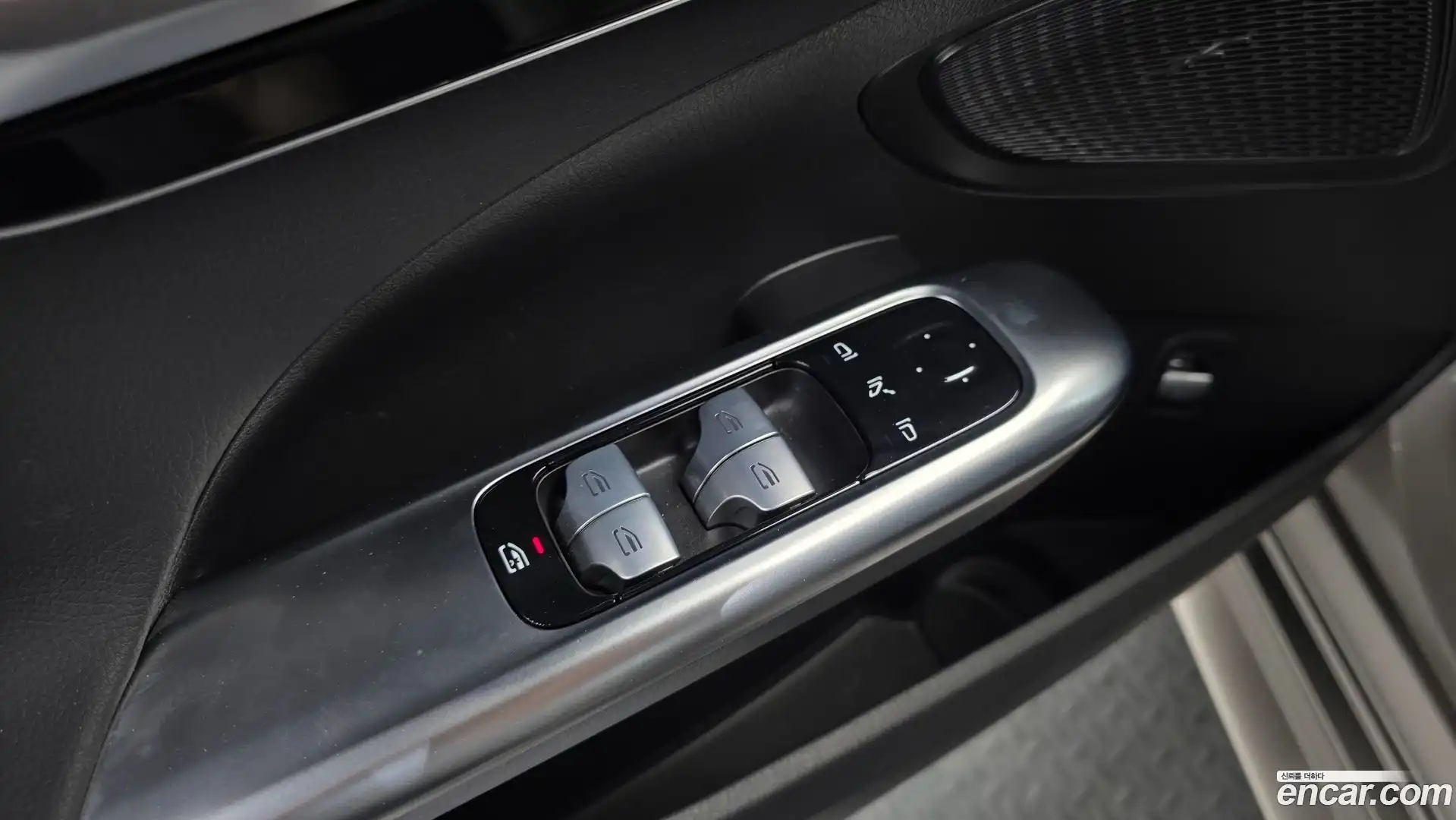 C-Class Mercedes-Benz 2024.6-OPTION-040