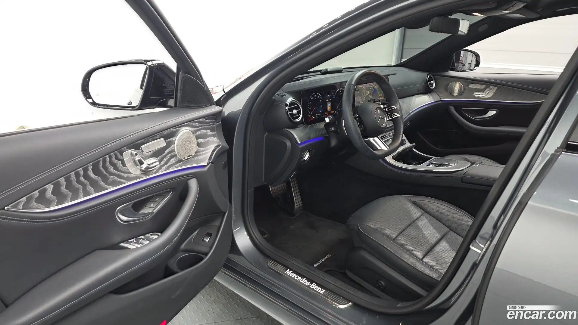 E-Class Mercedes-Benz 2023.2-INNER-010