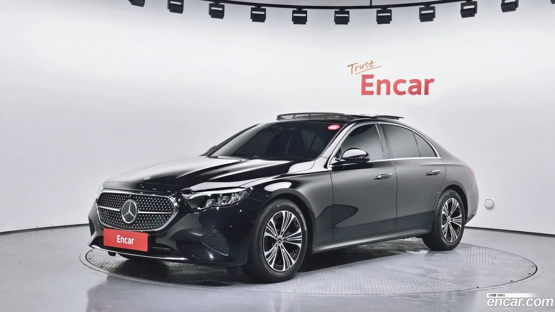 Main__Slider__Photo:E-Class Mercedes-Benz 2024.7-0
