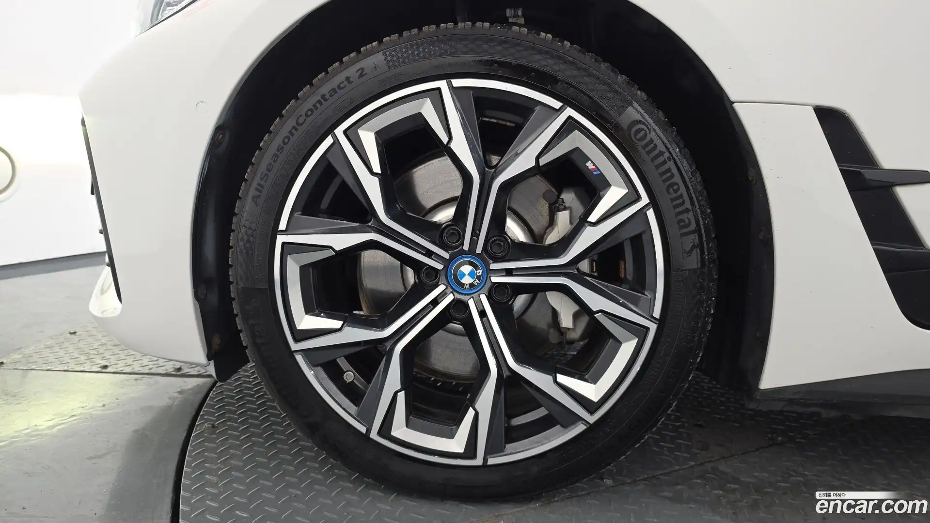 i4 BMW 2022.4-OUTER-005