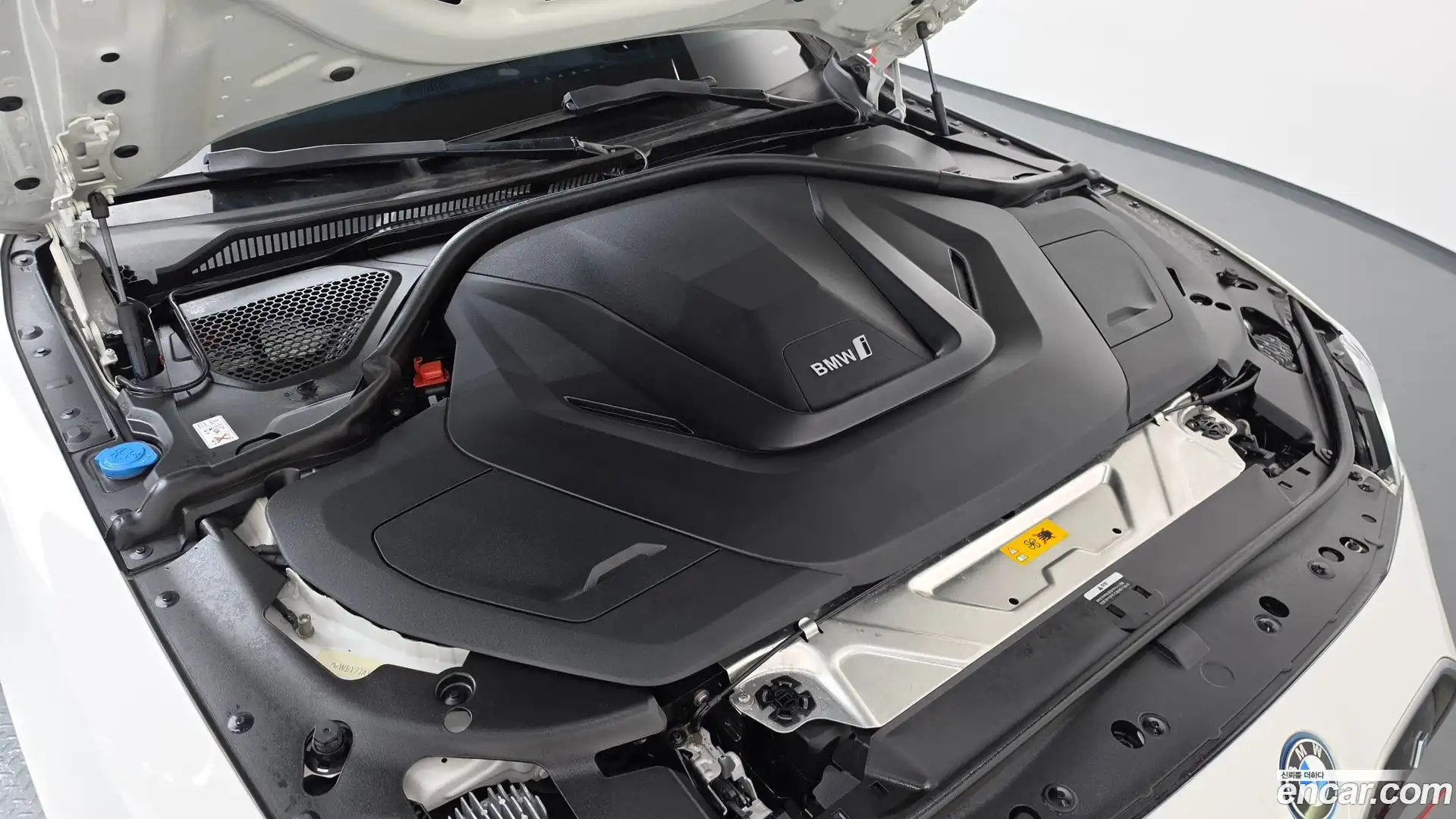 i4 BMW 2022.4-OUTER-006