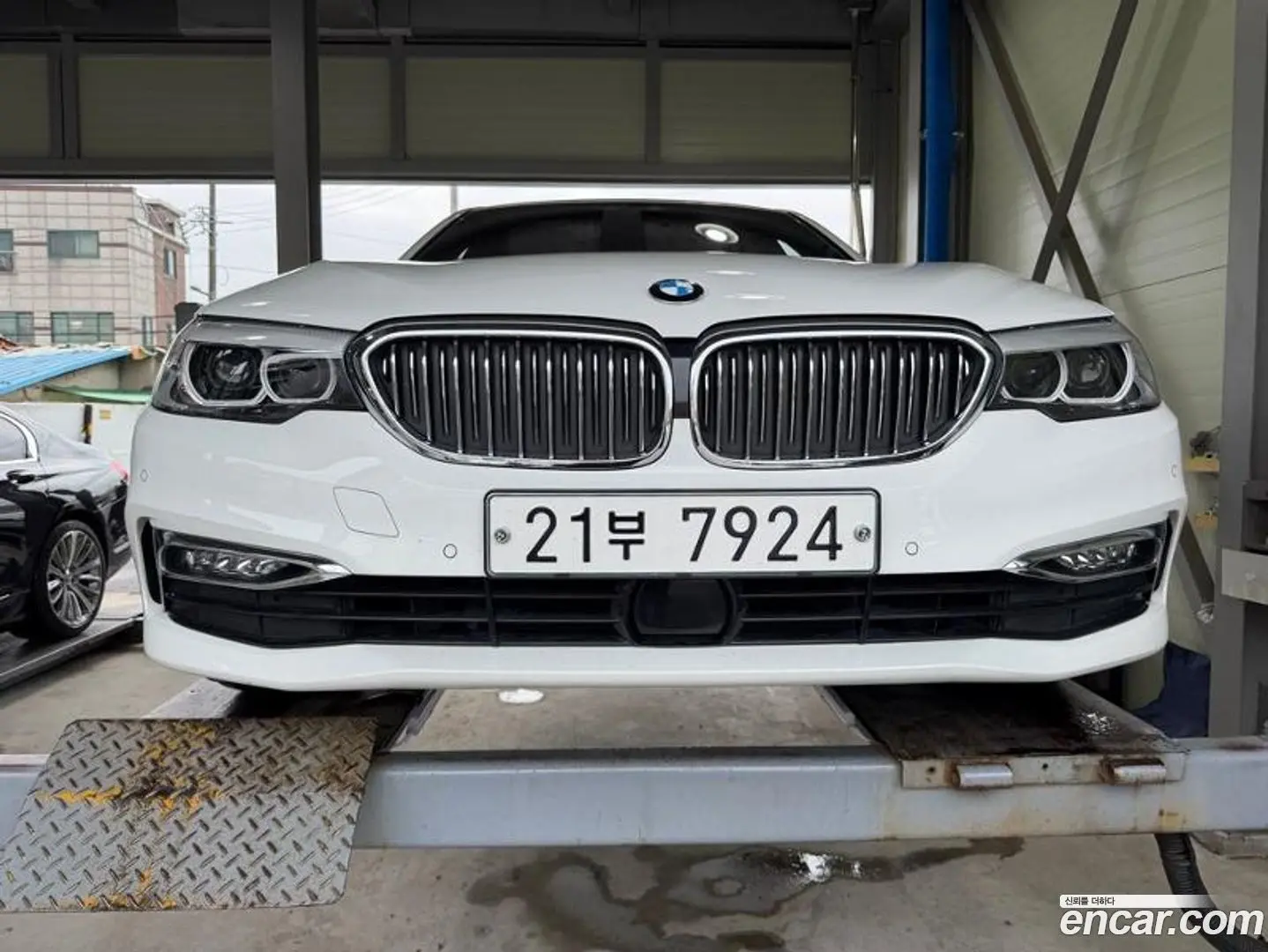 Main__Slider__Photo:5-Series BMW 2018.8-0
