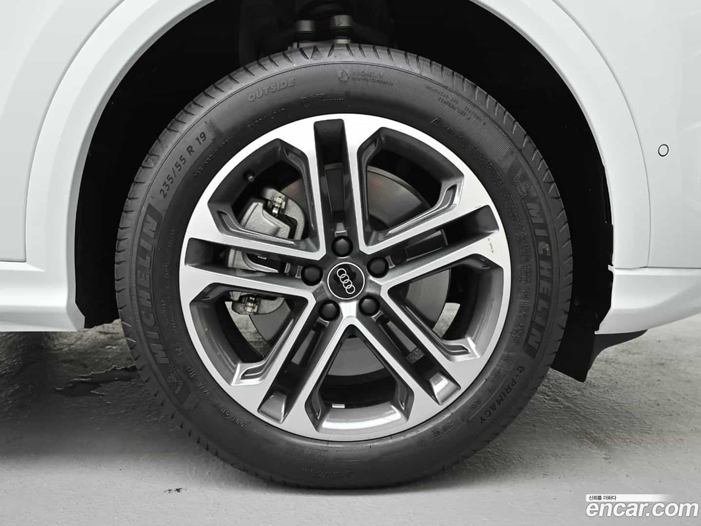 Q5 Audi 2025.11-OUTER-005