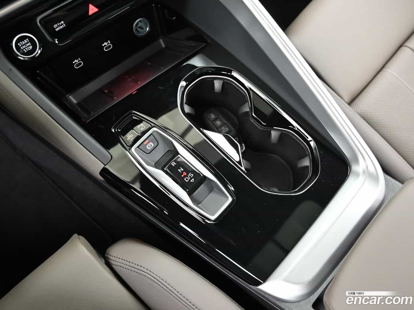 Q5 Audi 2025.11-INNER-009