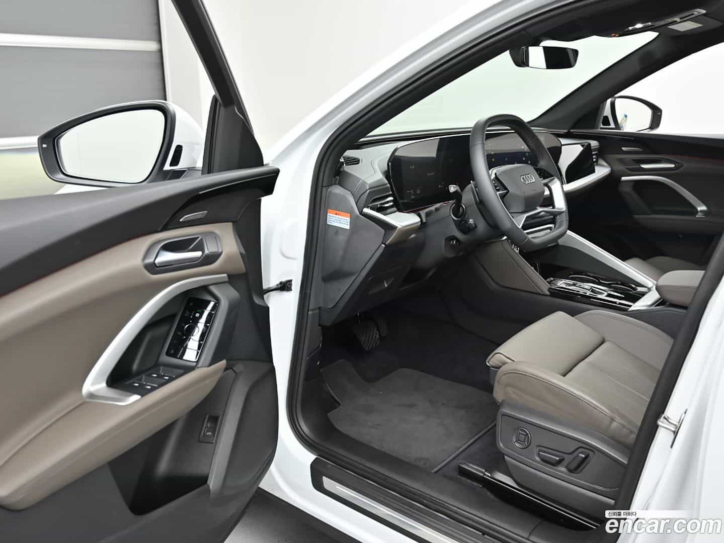 Q5 Audi 2025.11-OPTION-015
