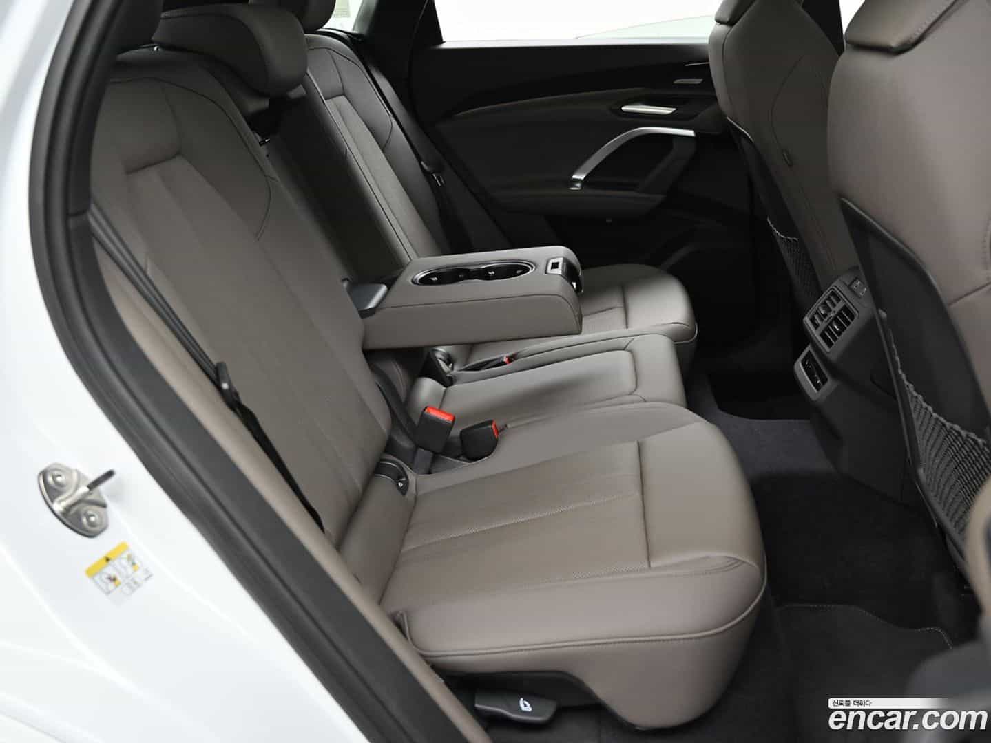 Q5 Audi 2025.11-OPTION-016