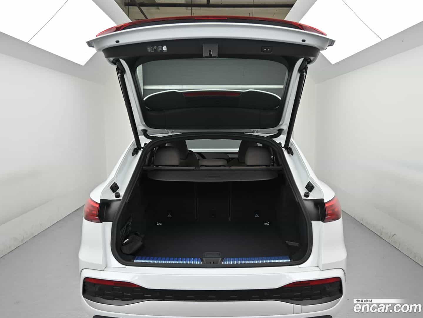 Q5 Audi 2025.11-OPTION-024
