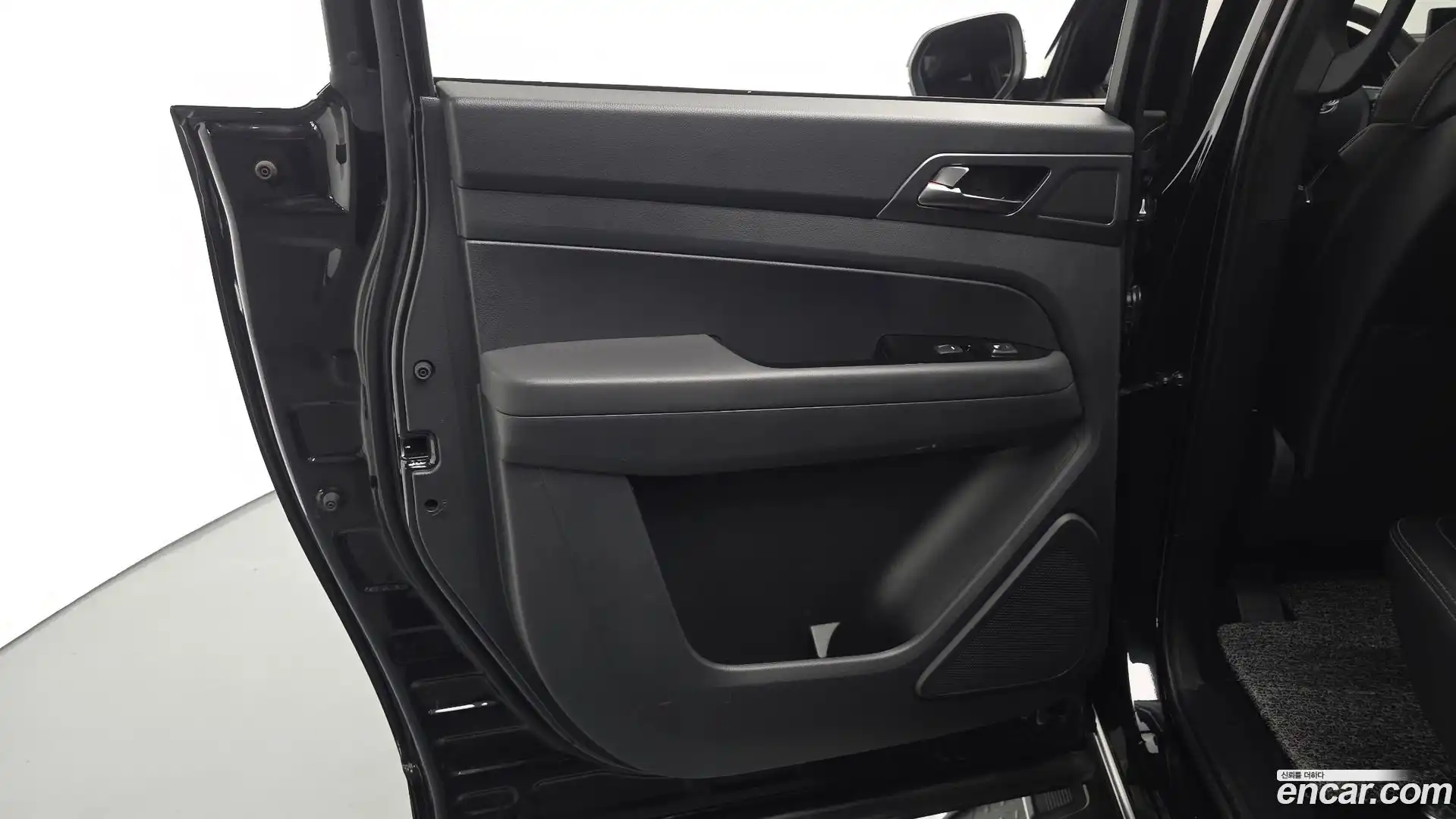 Rexton KG Mobility 2025.6-INNER-035