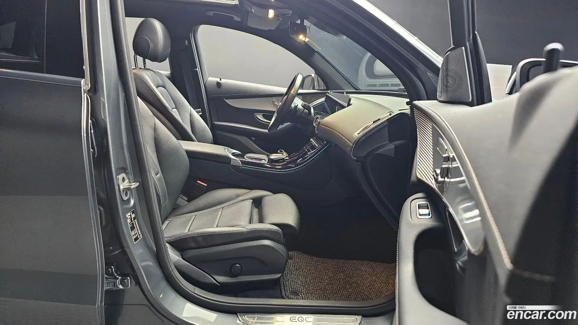 EQC Mercedes-Benz 2021.11-INNER-036