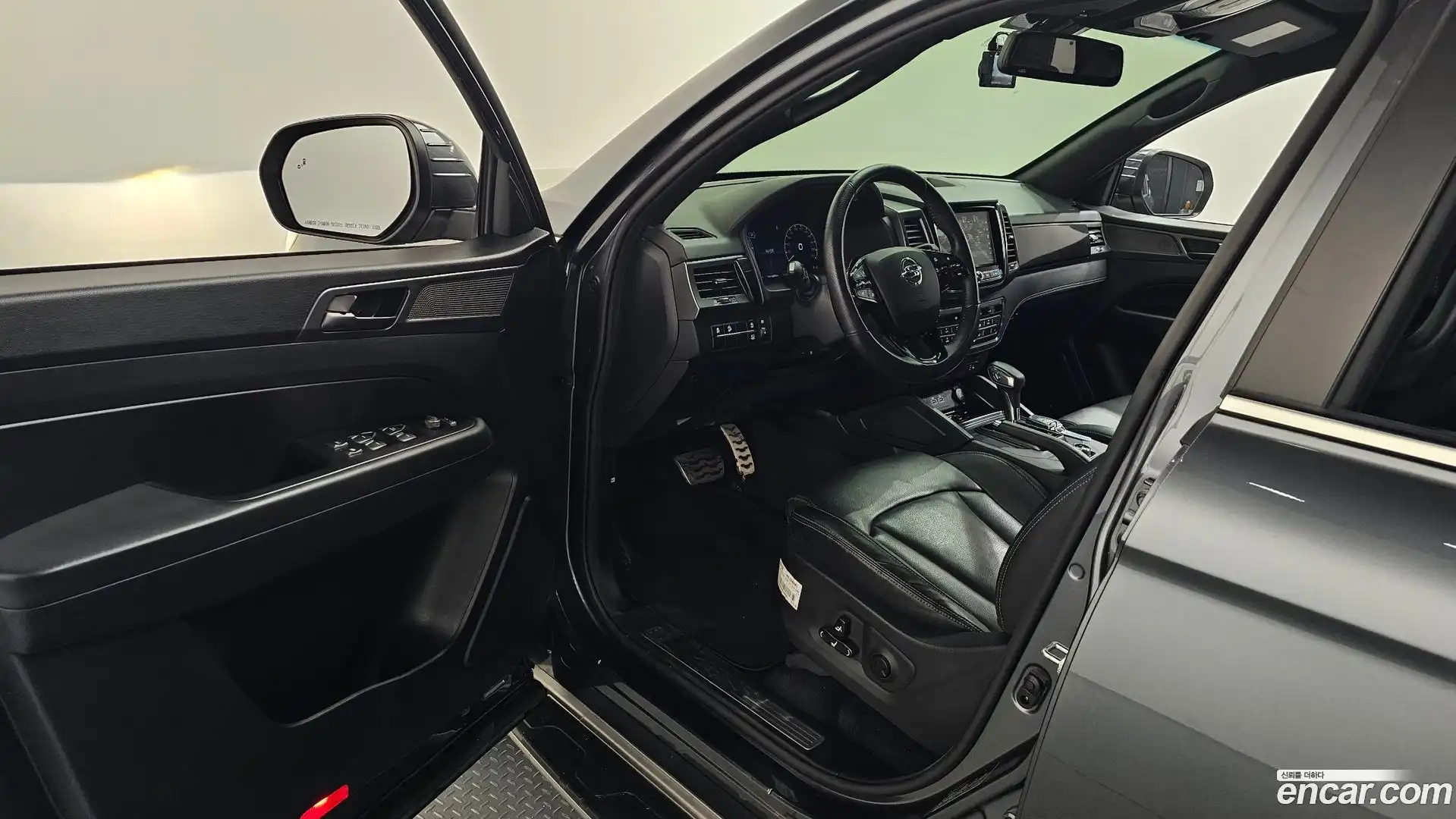 Rexton KG Mobility 2022.9-INNER-010