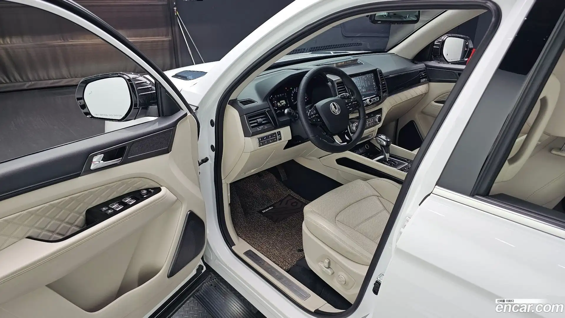Rexton KG Mobility 2020.6-INNER-010