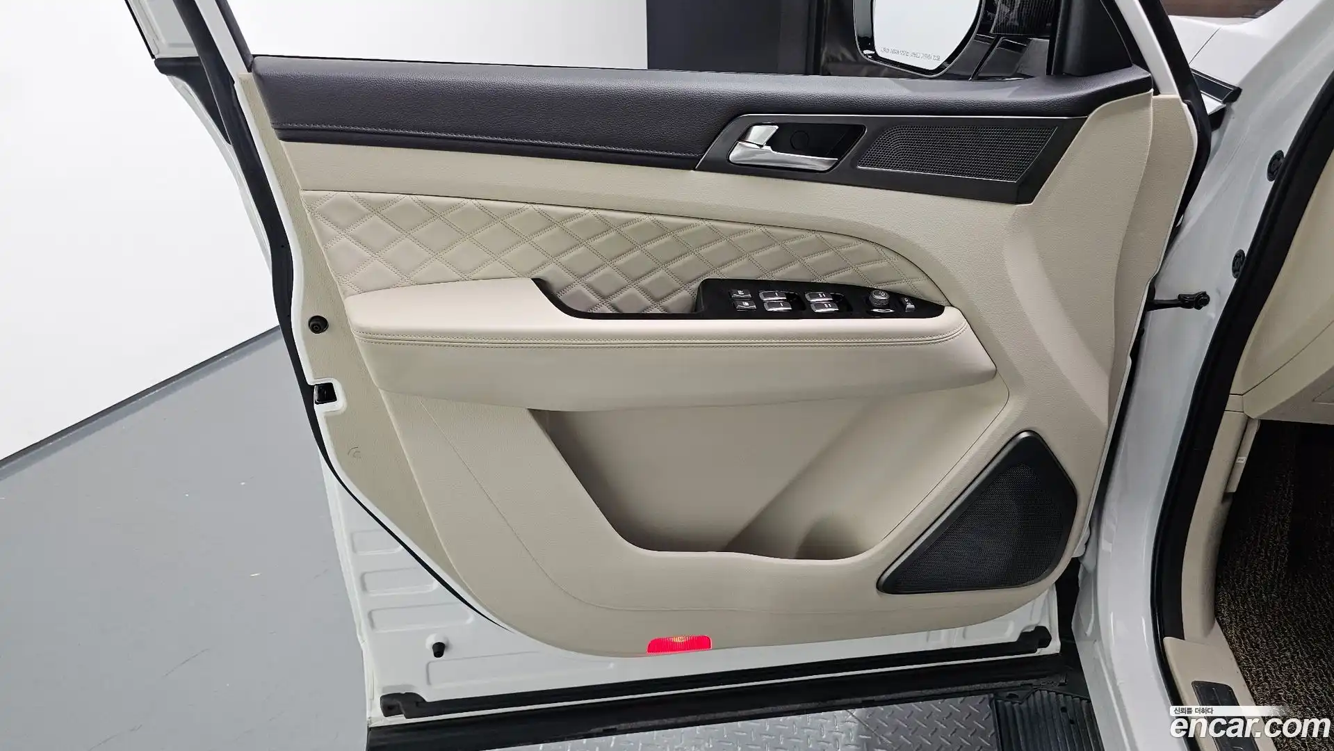 Rexton KG Mobility 2020.6-INNER-034