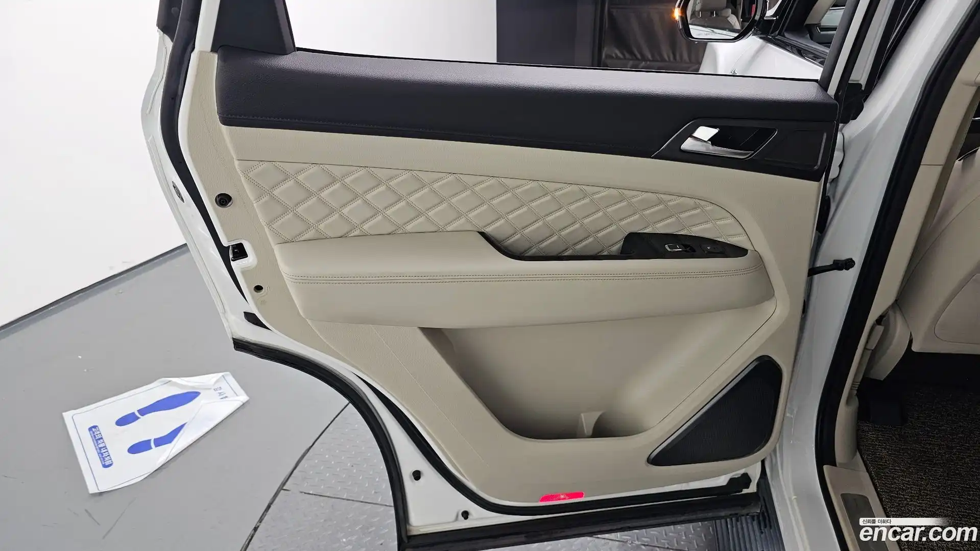 Rexton KG Mobility 2020.6-INNER-035