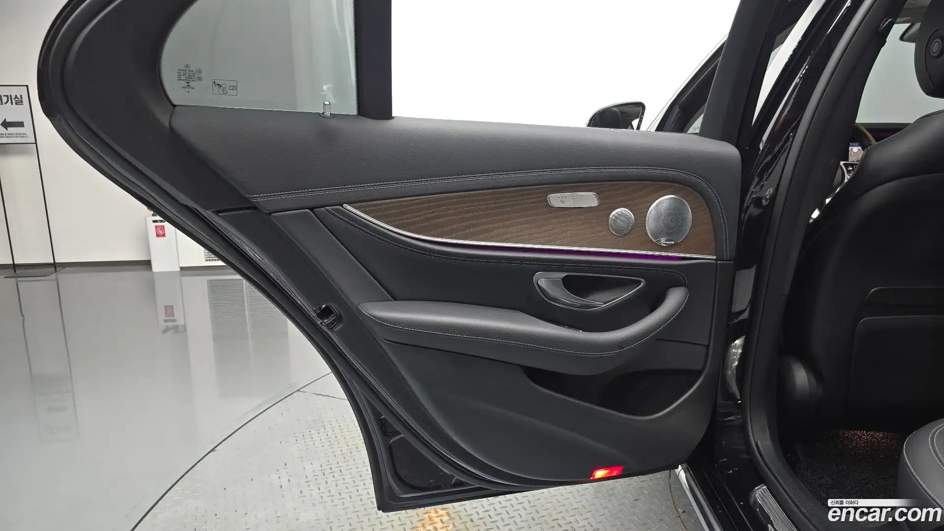 E-Class Mercedes-Benz 2019.2-INNER-035