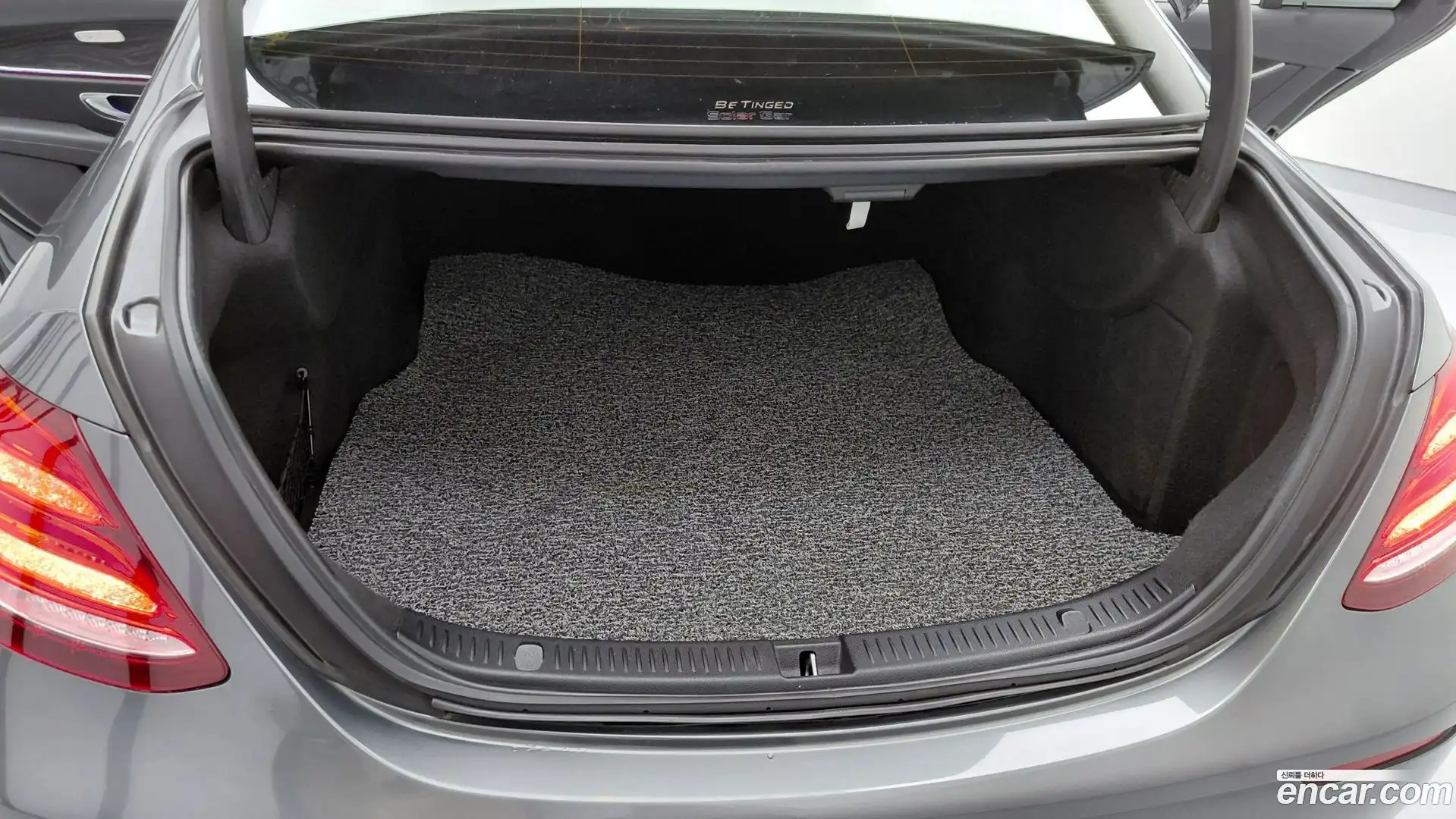 E-Class Mercedes-Benz 2017.11-OPTION-024