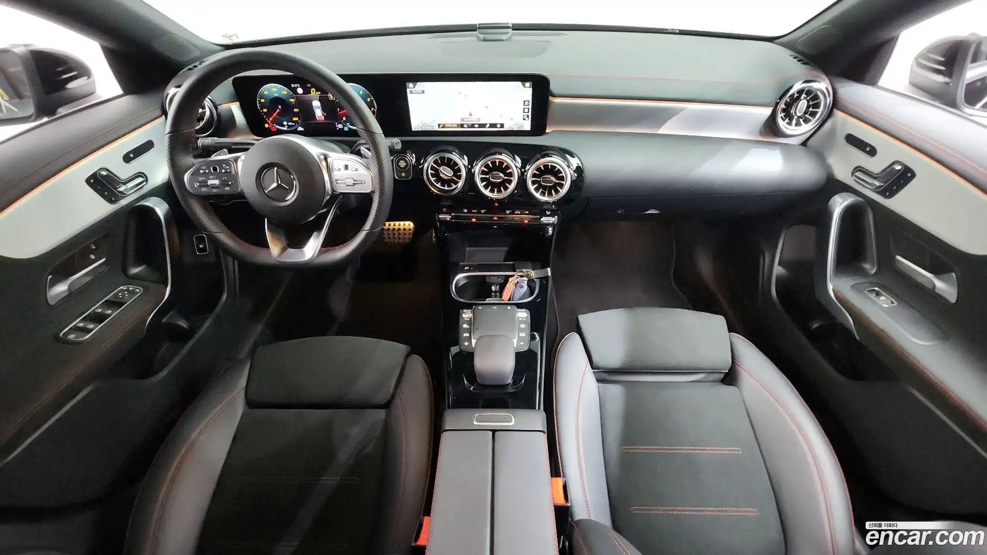CLA-Class Mercedes-Benz 2022.8-INNER-007
