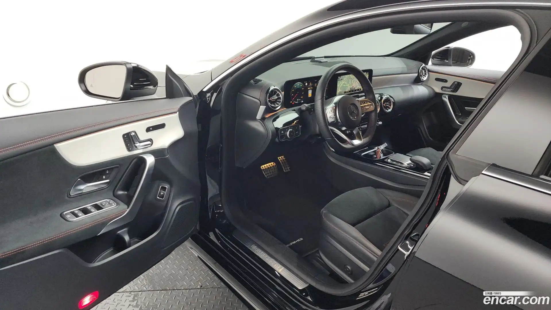 CLA-Class Mercedes-Benz 2022.8-INNER-010