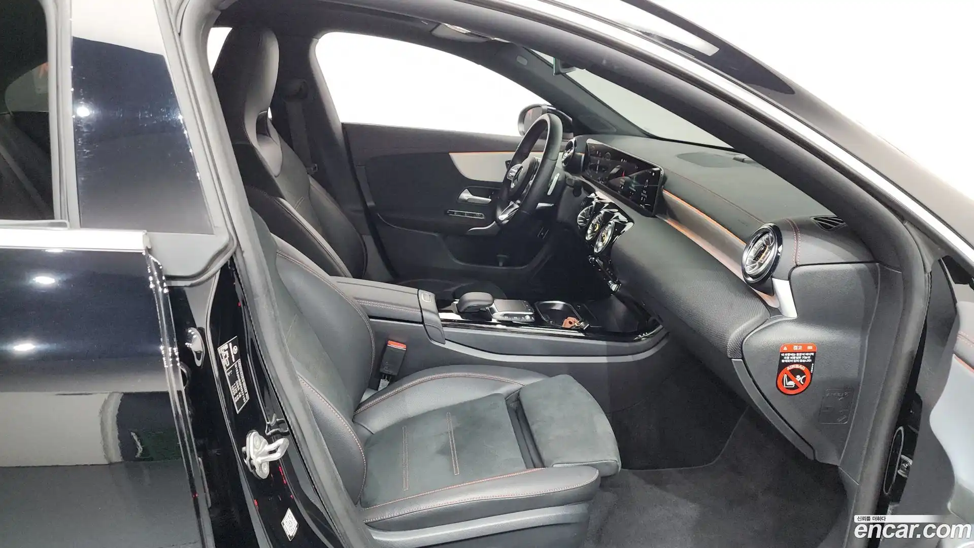 CLA-Class Mercedes-Benz 2022.8-INNER-036