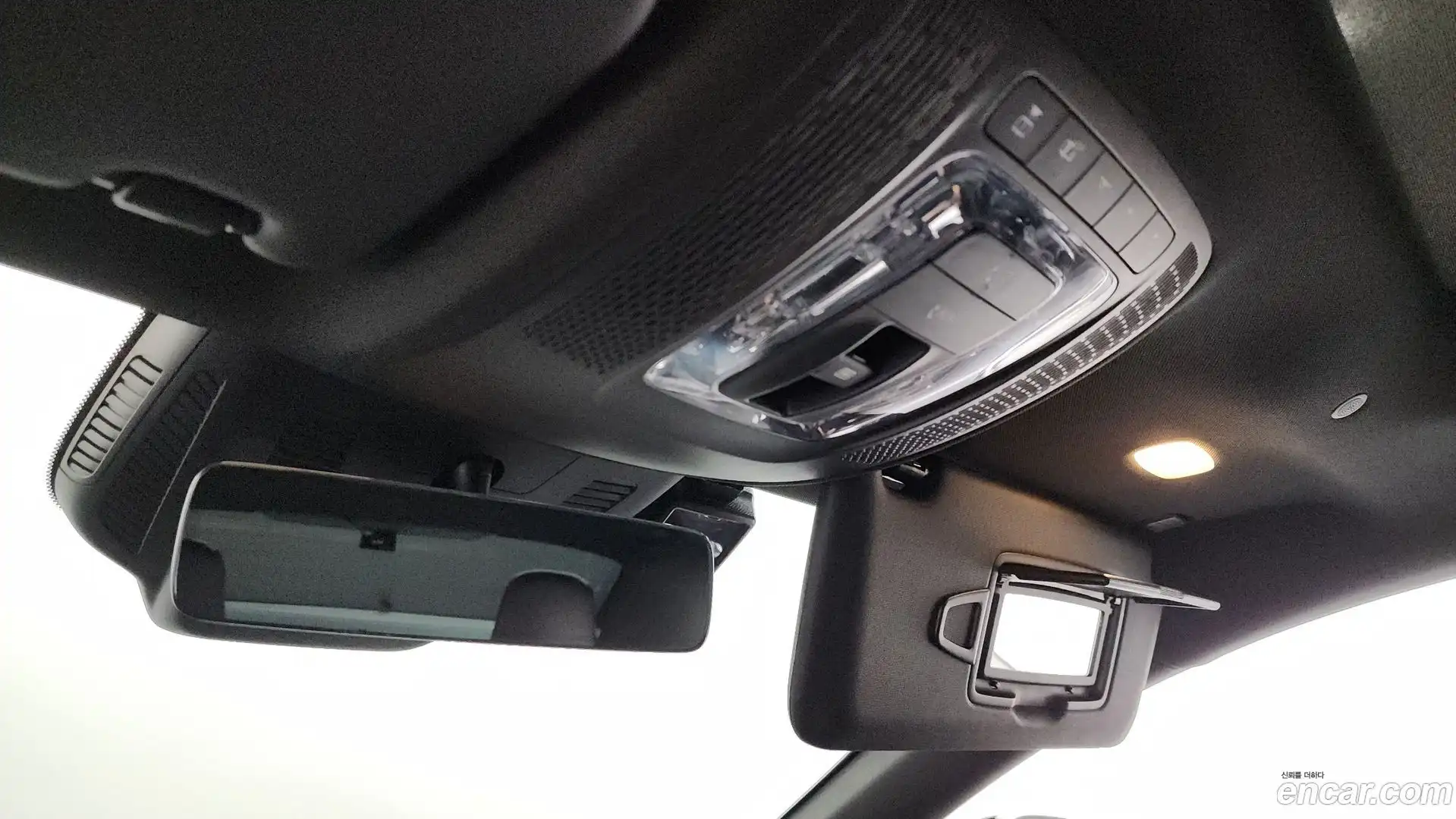 CLA-Class Mercedes-Benz 2022.8-OPTION-040