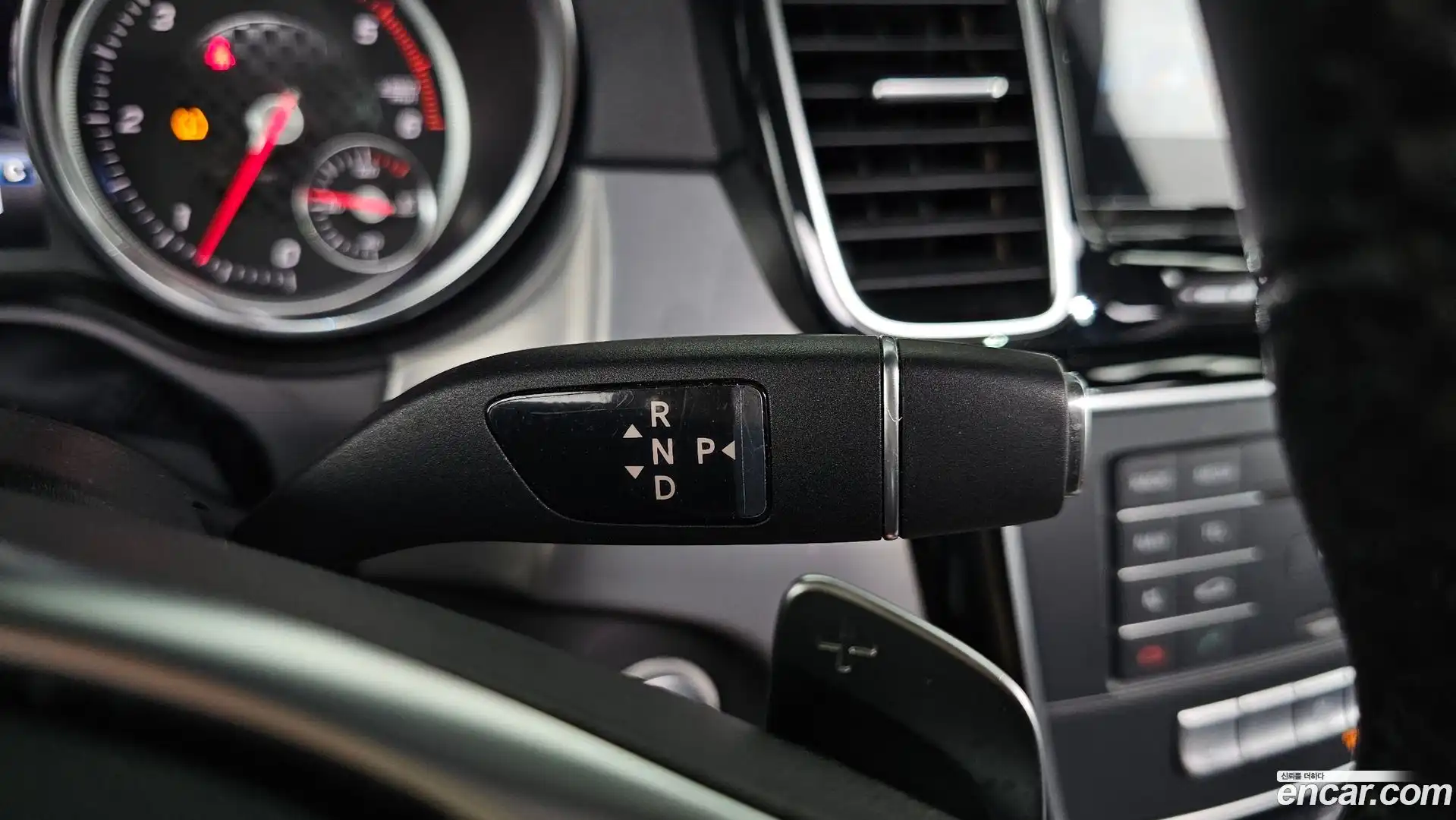 GLE-Class Mercedes-Benz 2018.9-INNER-009